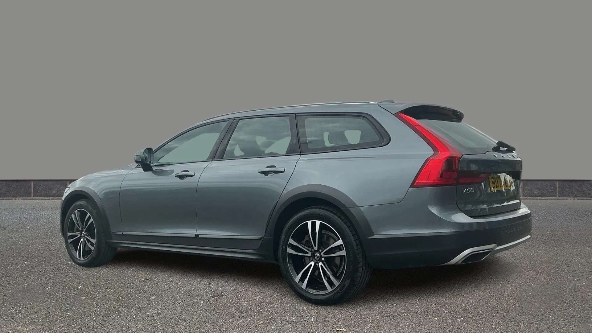 A 2020 VOLVO V90 2.0 D4 Cross Country Plus AWD Geartronic A 2020 VOLVO V90 2.0 D4 Cross Country Plus AWD Geartronic