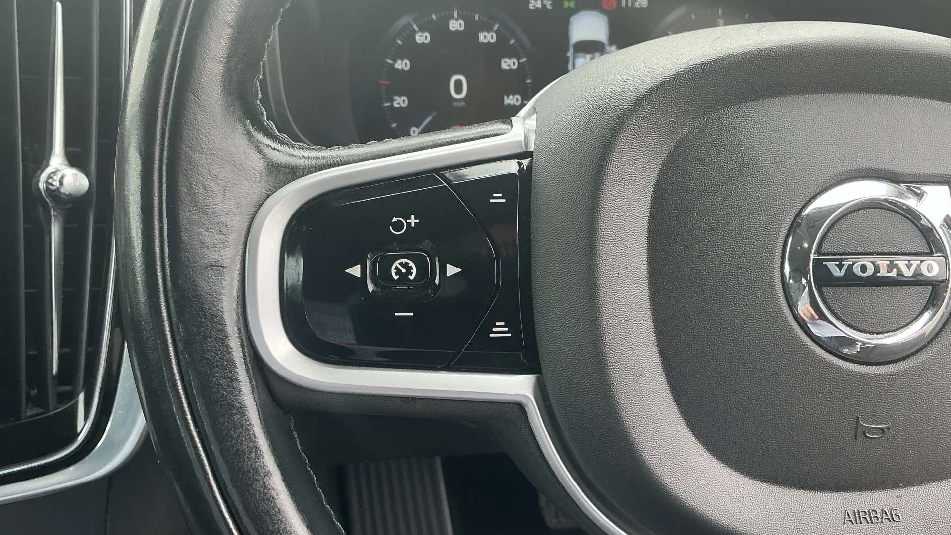 2020 VOLVO V90 2020 VOLVO V90