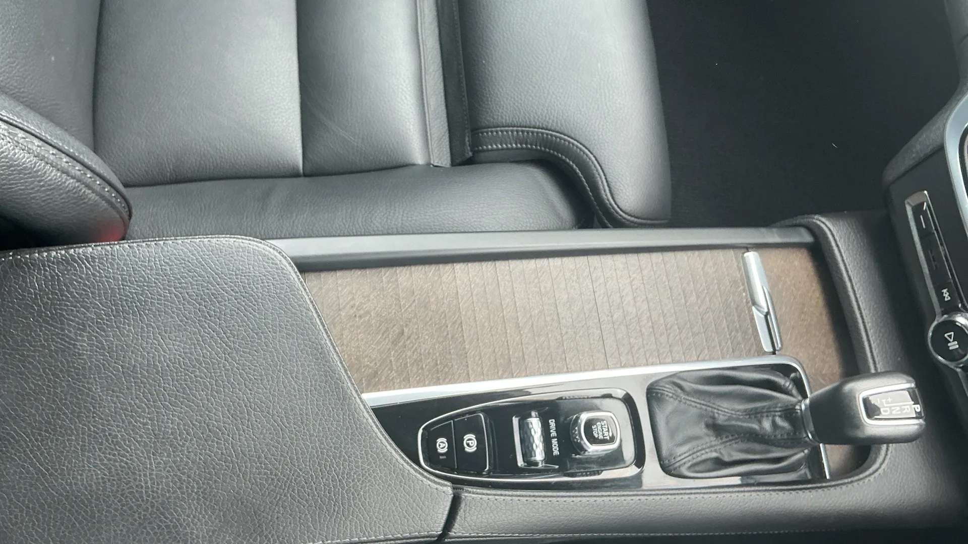2020 VOLVO V90 2020 VOLVO V90