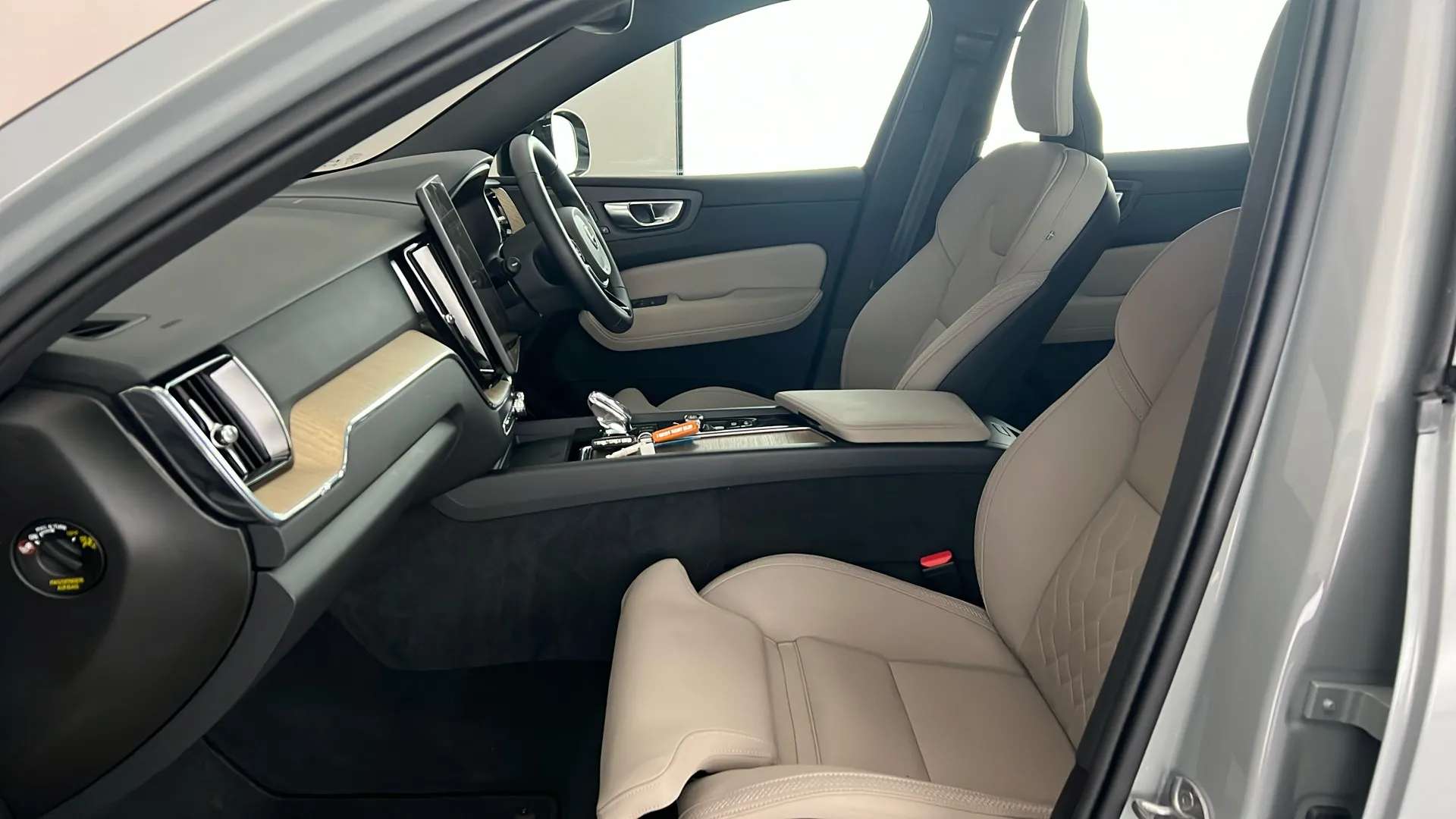 2025 VOLVO XC60 2025 VOLVO XC60