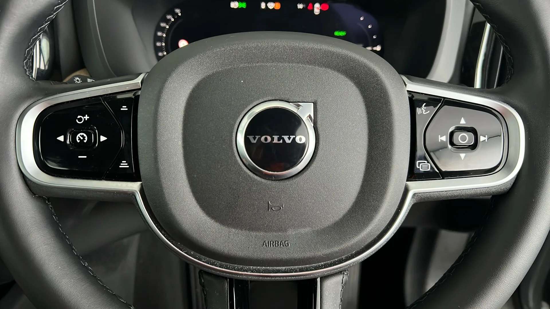 2025 VOLVO XC60 2025 VOLVO XC60