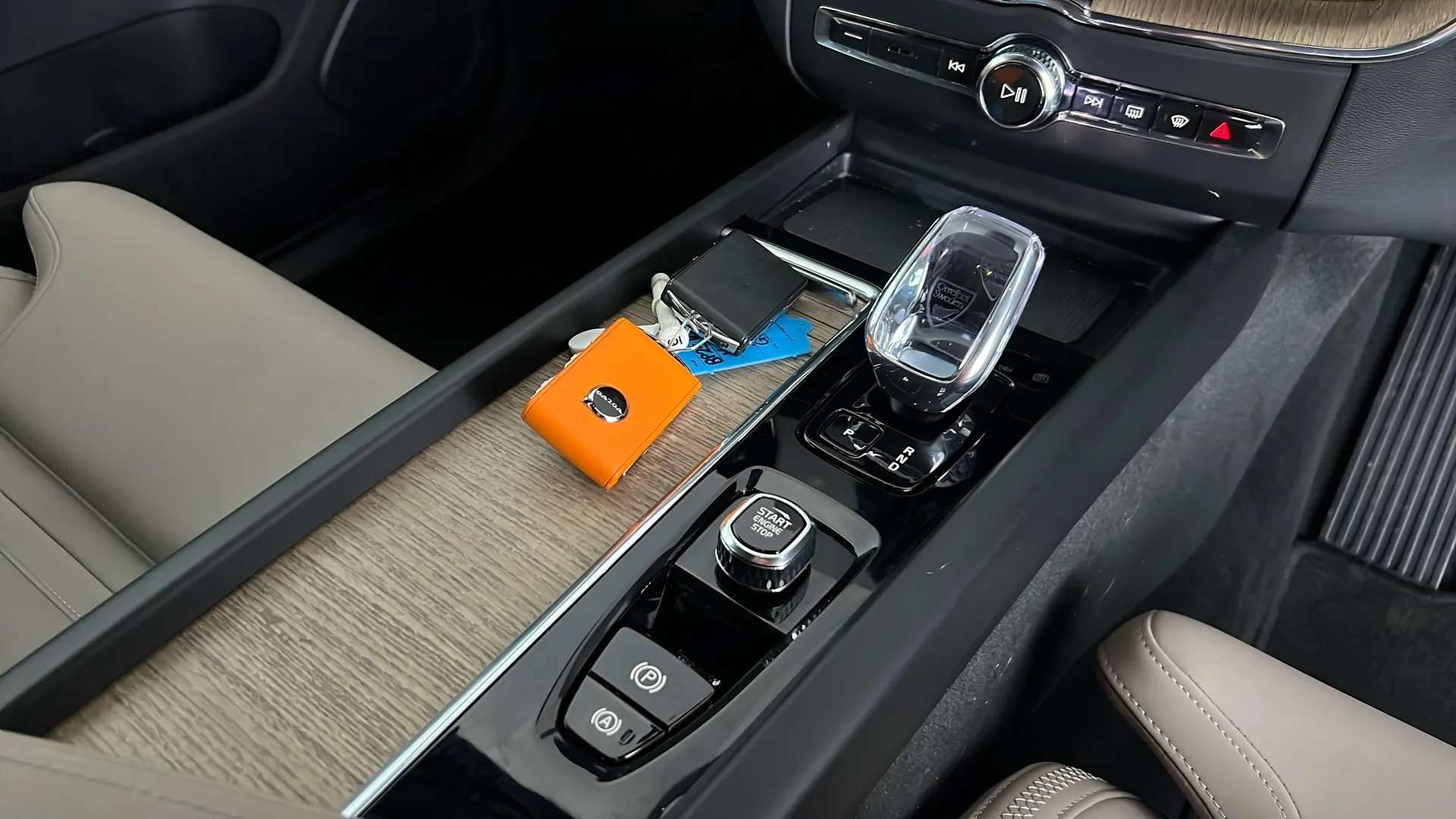 2025 VOLVO XC60 2025 VOLVO XC60