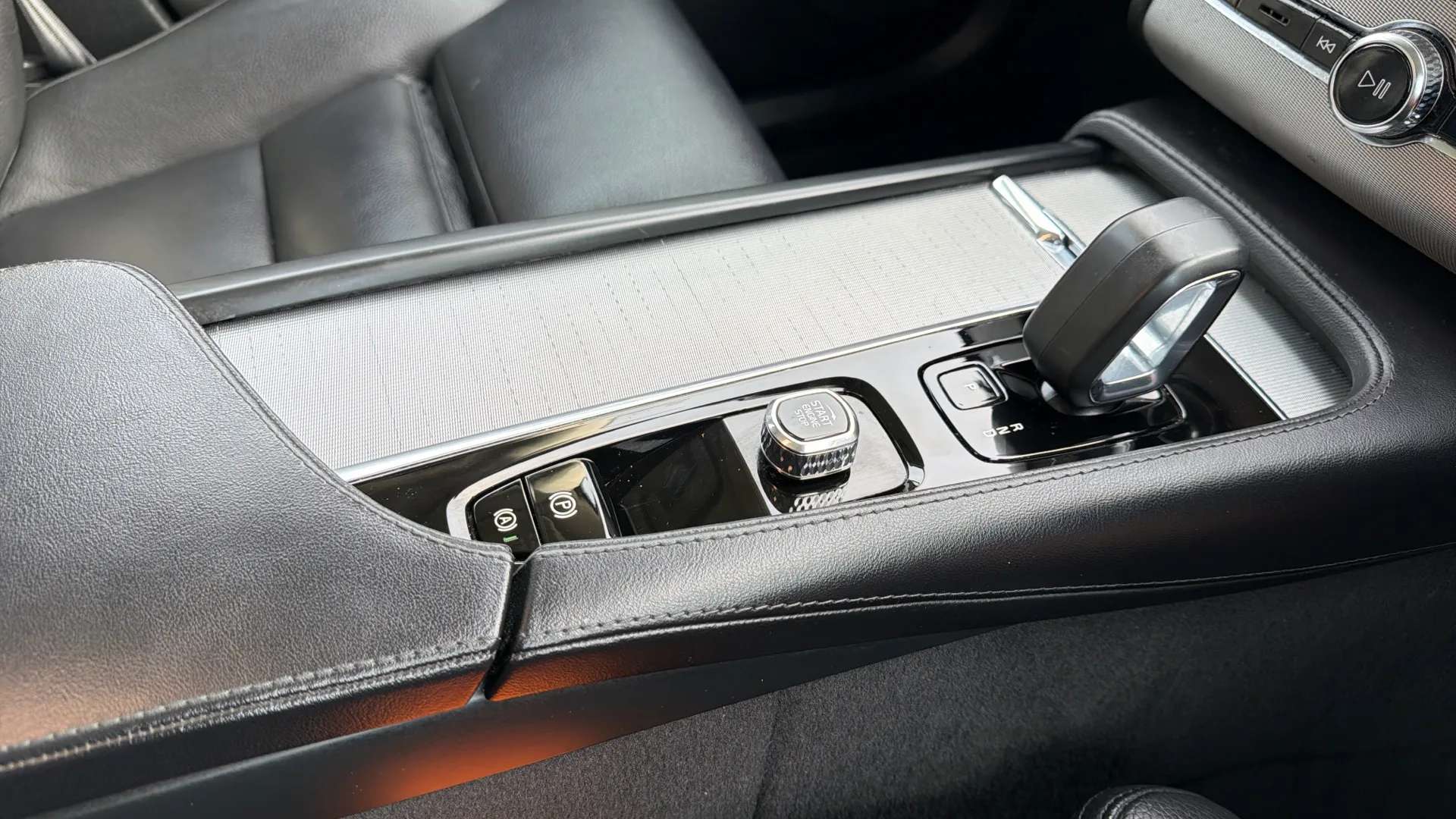 2023 VOLVO XC90 2023 VOLVO XC90