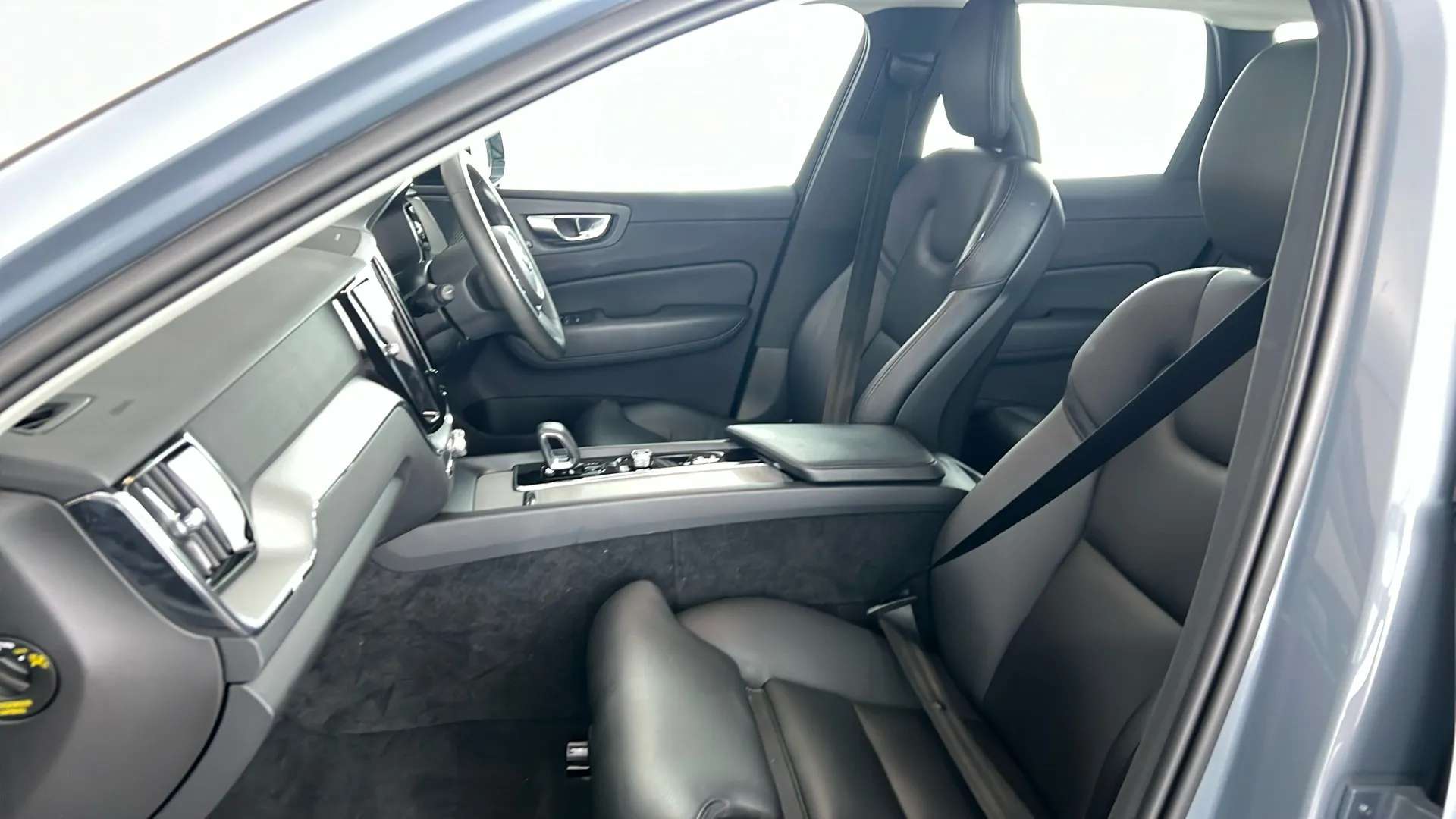 2023 VOLVO XC60 2023 VOLVO XC60
