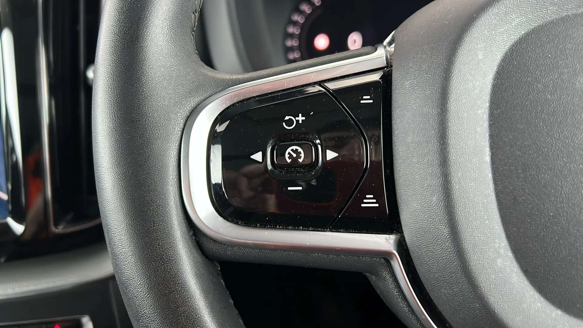 2023 VOLVO XC60 2023 VOLVO XC60