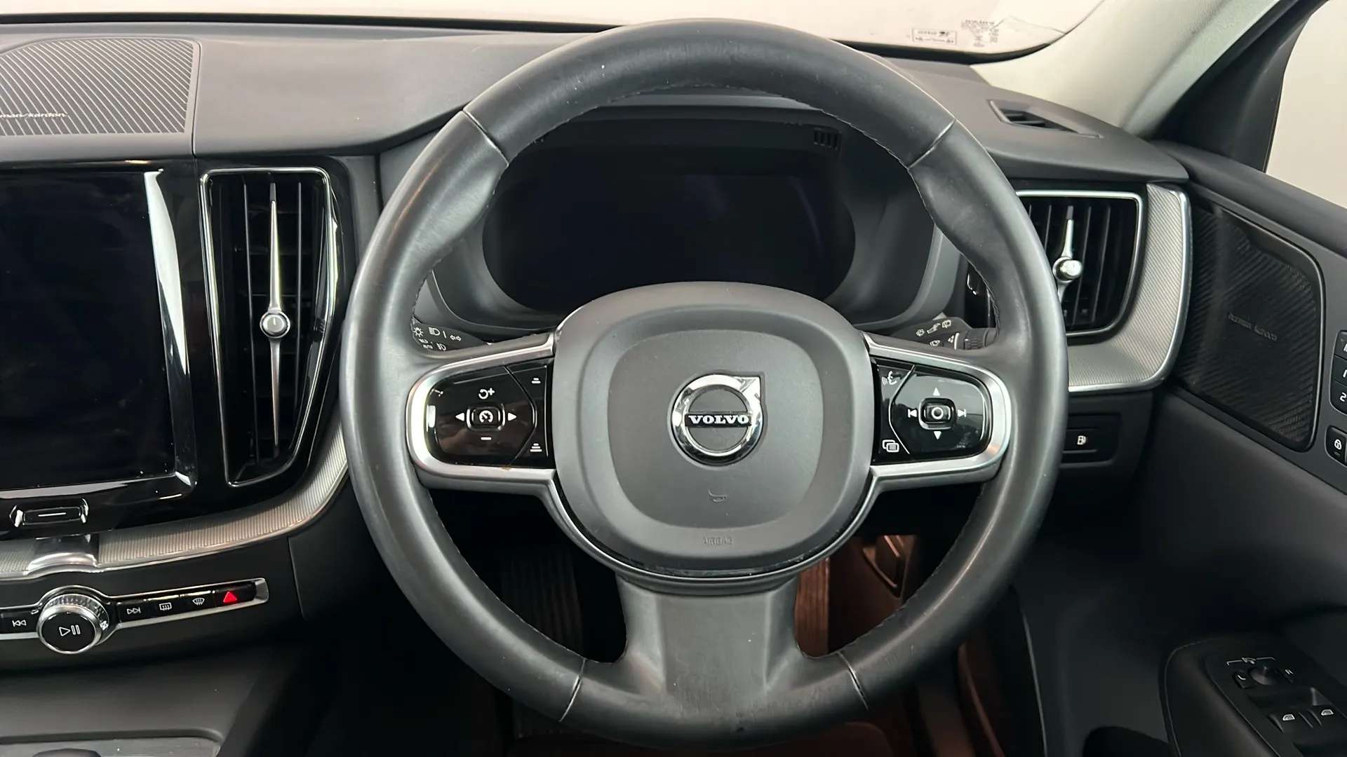 2023 VOLVO XC60 2023 VOLVO XC60