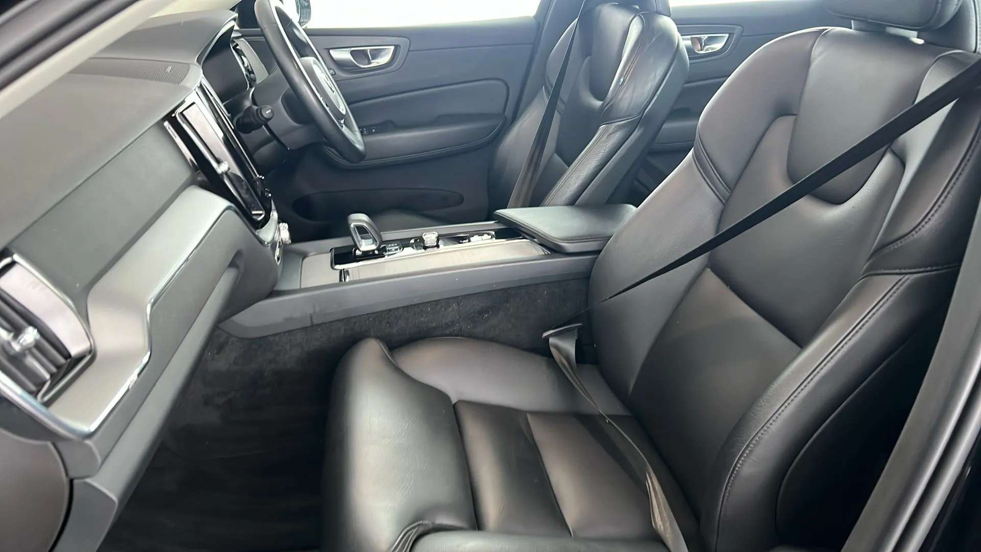 2023 VOLVO XC60 2023 VOLVO XC60