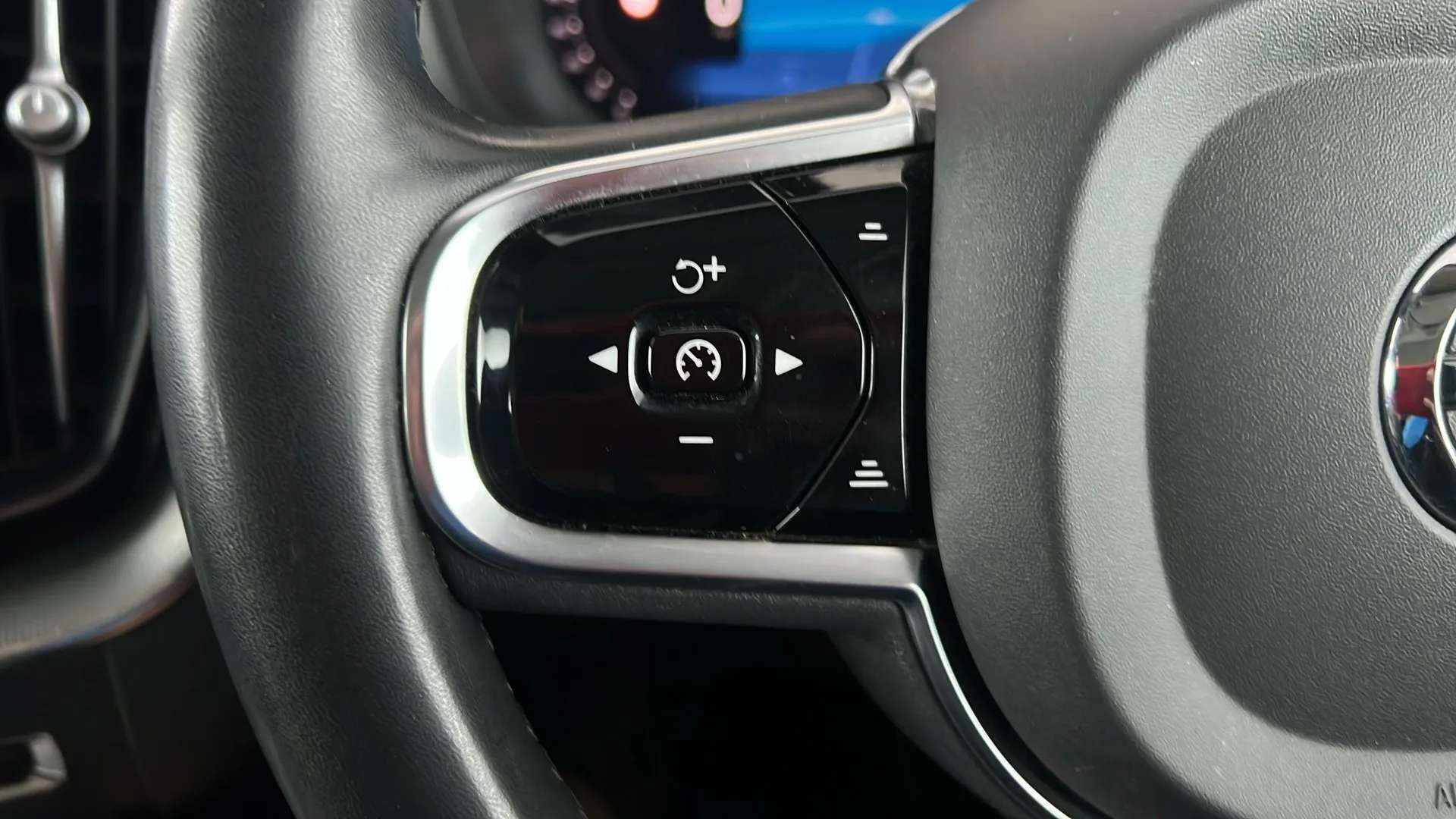 2023 VOLVO XC60 2023 VOLVO XC60