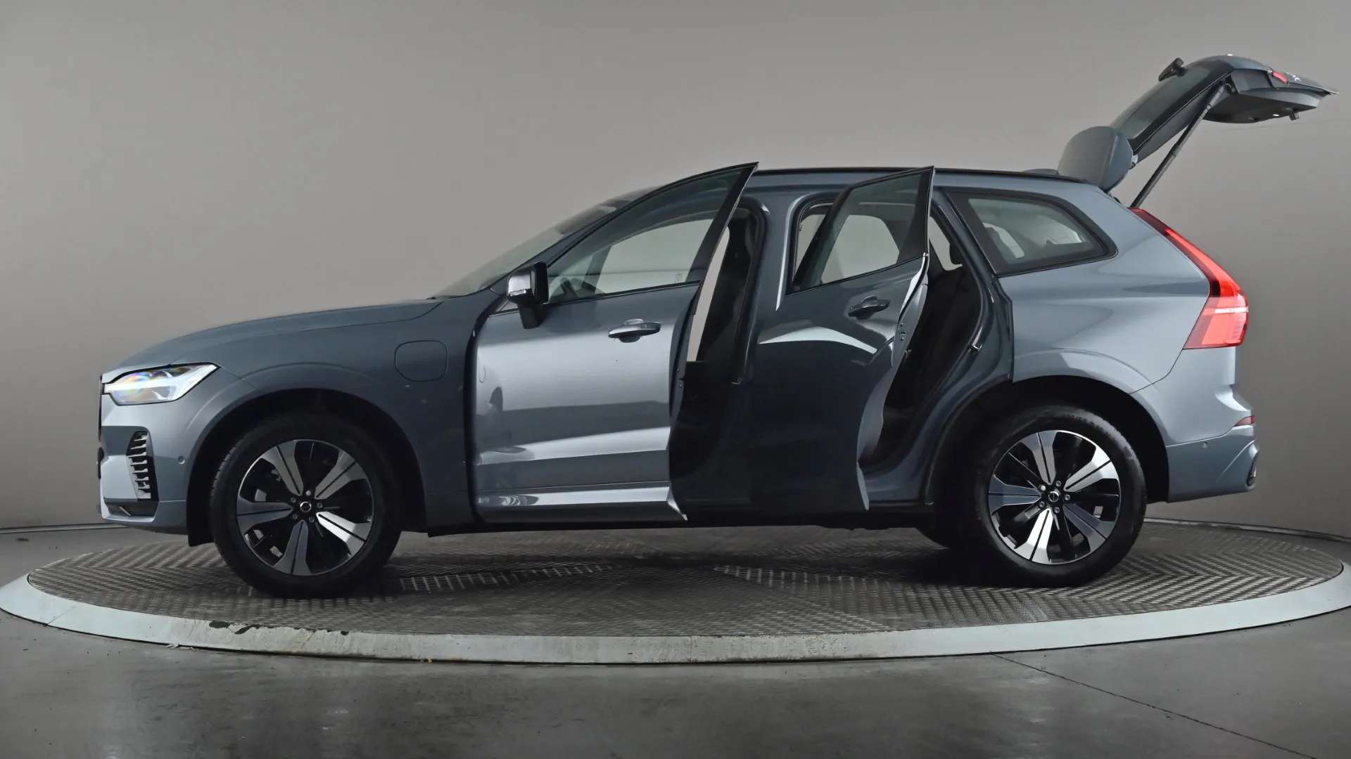 2023 VOLVO XC60 2023 VOLVO XC60