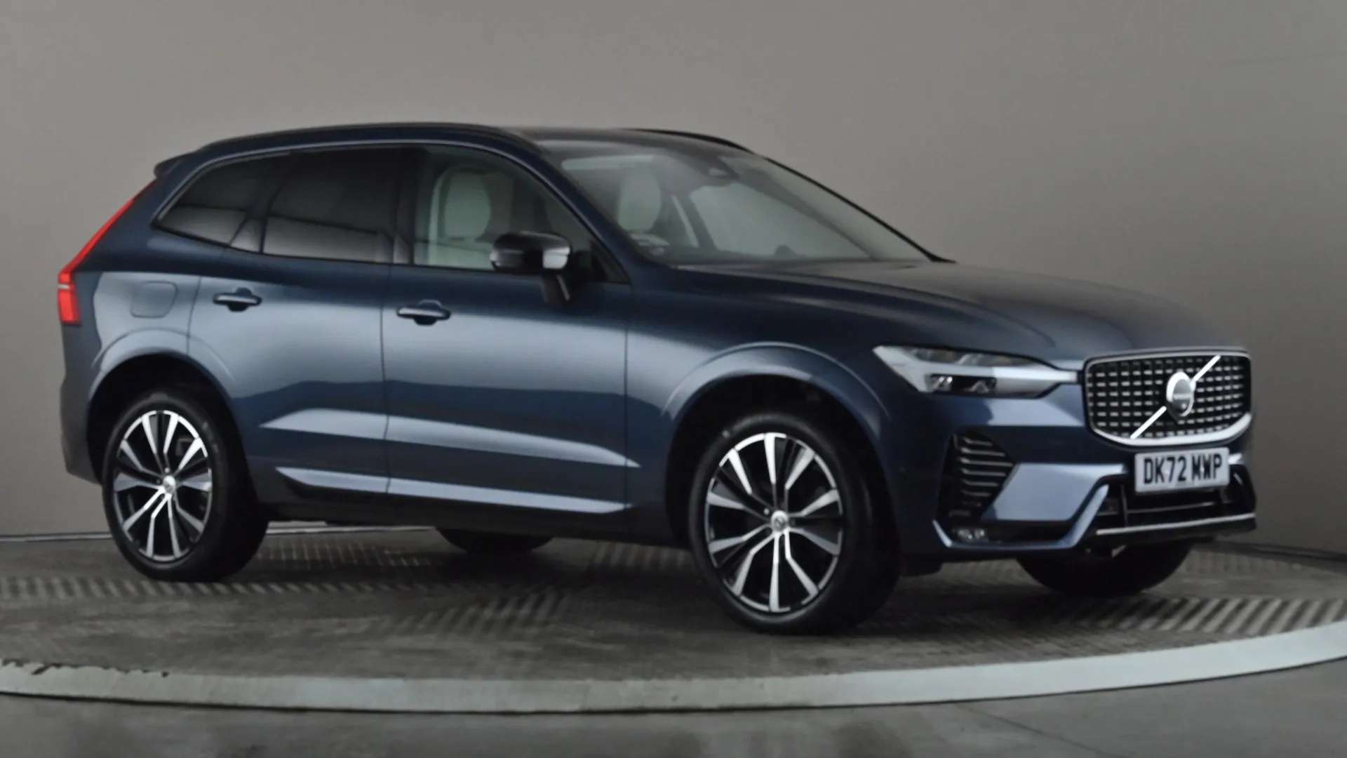 A 2023 VOLVO XC60 2.0 B5P Ultimate Dark AWD Geartronic A 2023 VOLVO XC60 2.0 B5P Ultimate Dark AWD Geartronic