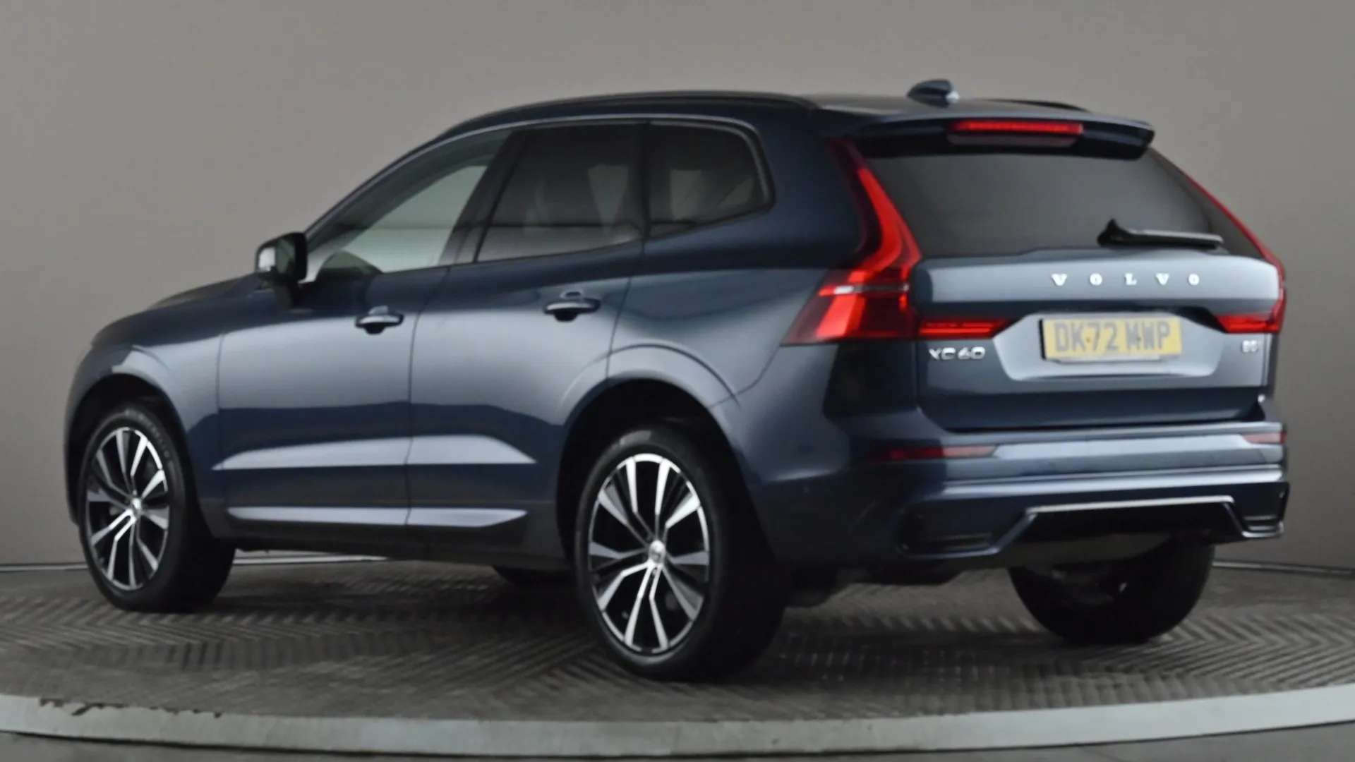 A 2023 VOLVO XC60 2.0 B5P Ultimate Dark AWD Geartronic A 2023 VOLVO XC60 2.0 B5P Ultimate Dark AWD Geartronic