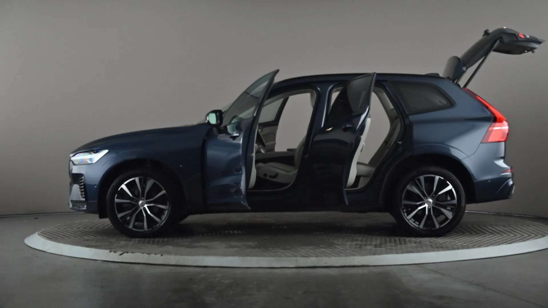 2023 VOLVO XC60 2023 VOLVO XC60