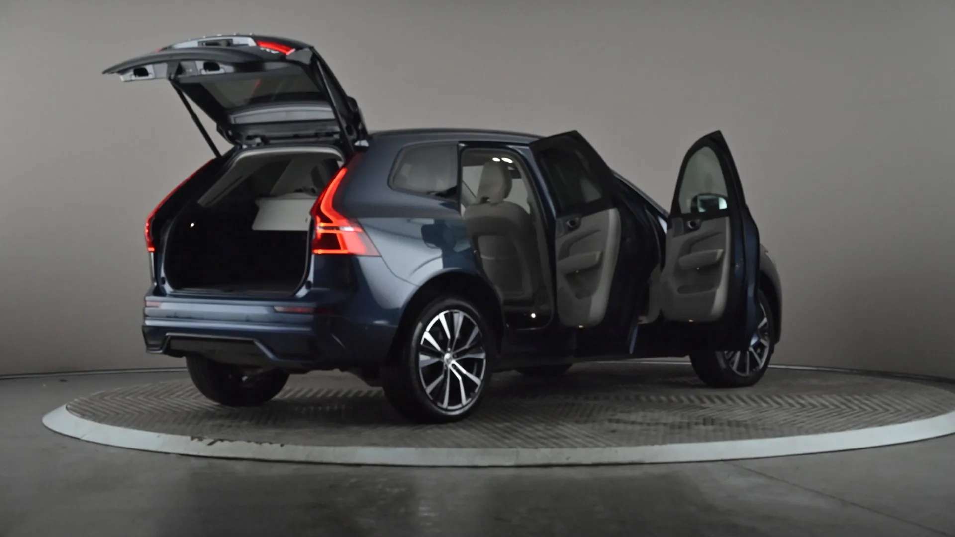 2023 VOLVO XC60 2023 VOLVO XC60