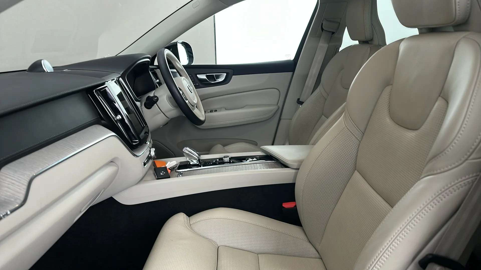 2023 VOLVO XC60 2023 VOLVO XC60