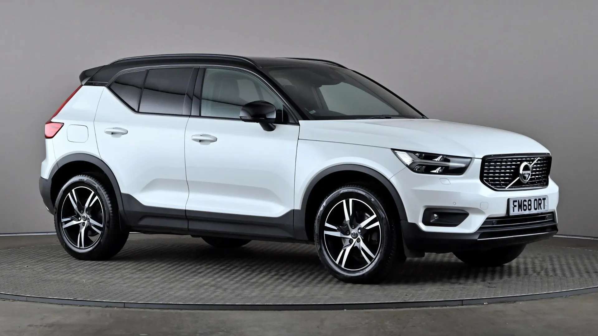 A 2018 VOLVO XC40 2.0 T4 R DESIGN AWD Geartronic A 2018 VOLVO XC40 2.0 T4 R DESIGN AWD Geartronic
