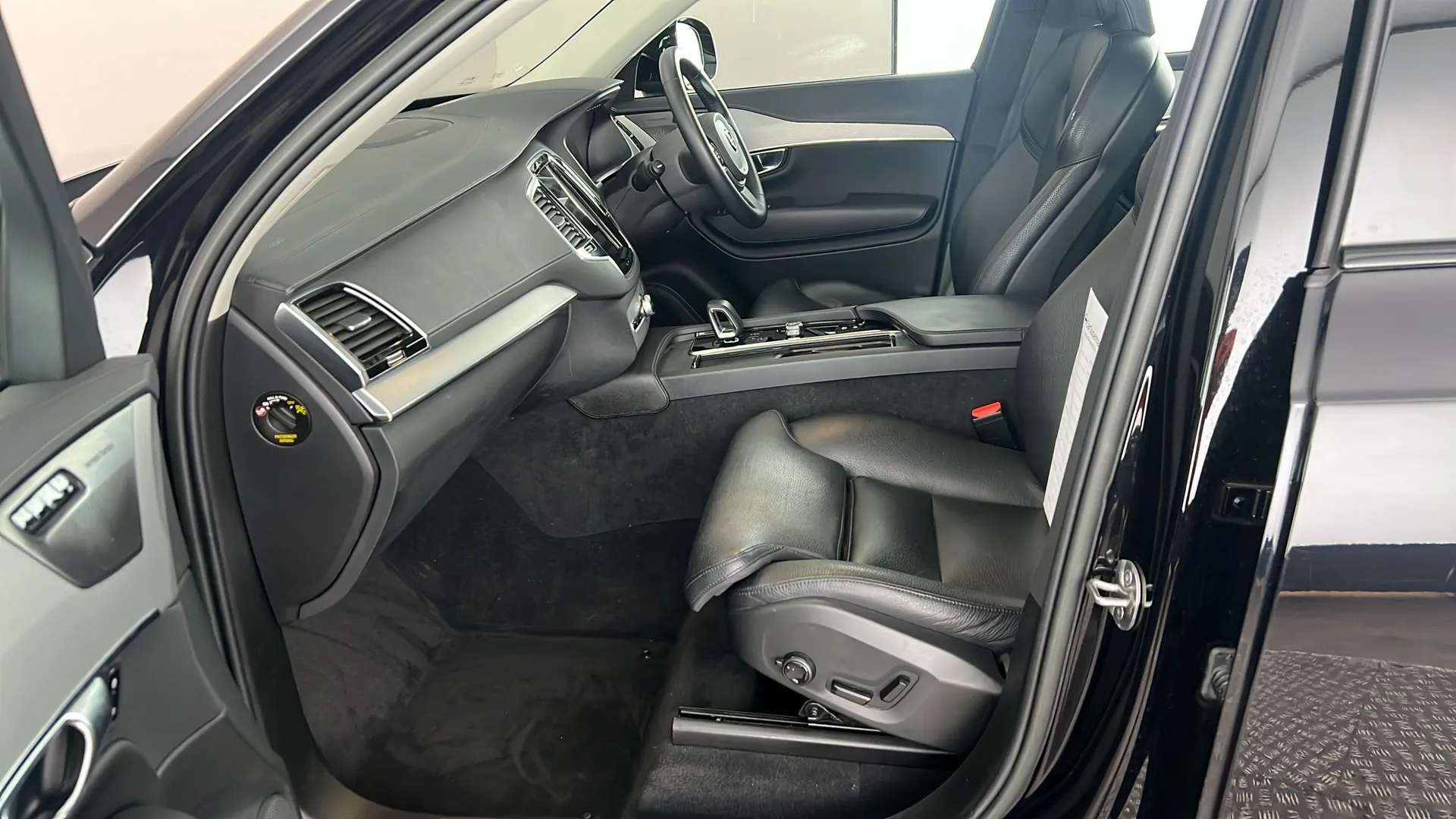 2023 VOLVO XC90 2023 VOLVO XC90