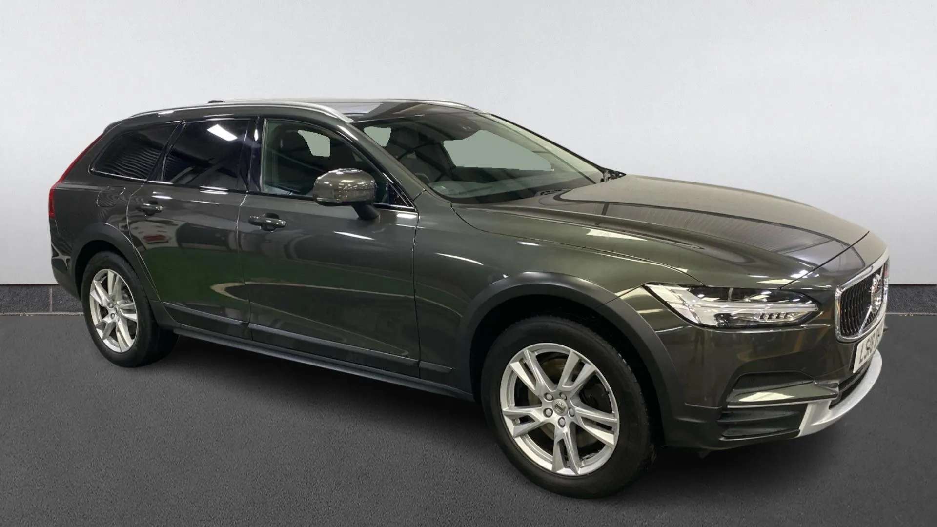 A 2018 VOLVO V90 2.0 D4 Cross Country Pro AWD Geartronic A 2018 VOLVO V90 2.0 D4 Cross Country Pro AWD Geartronic