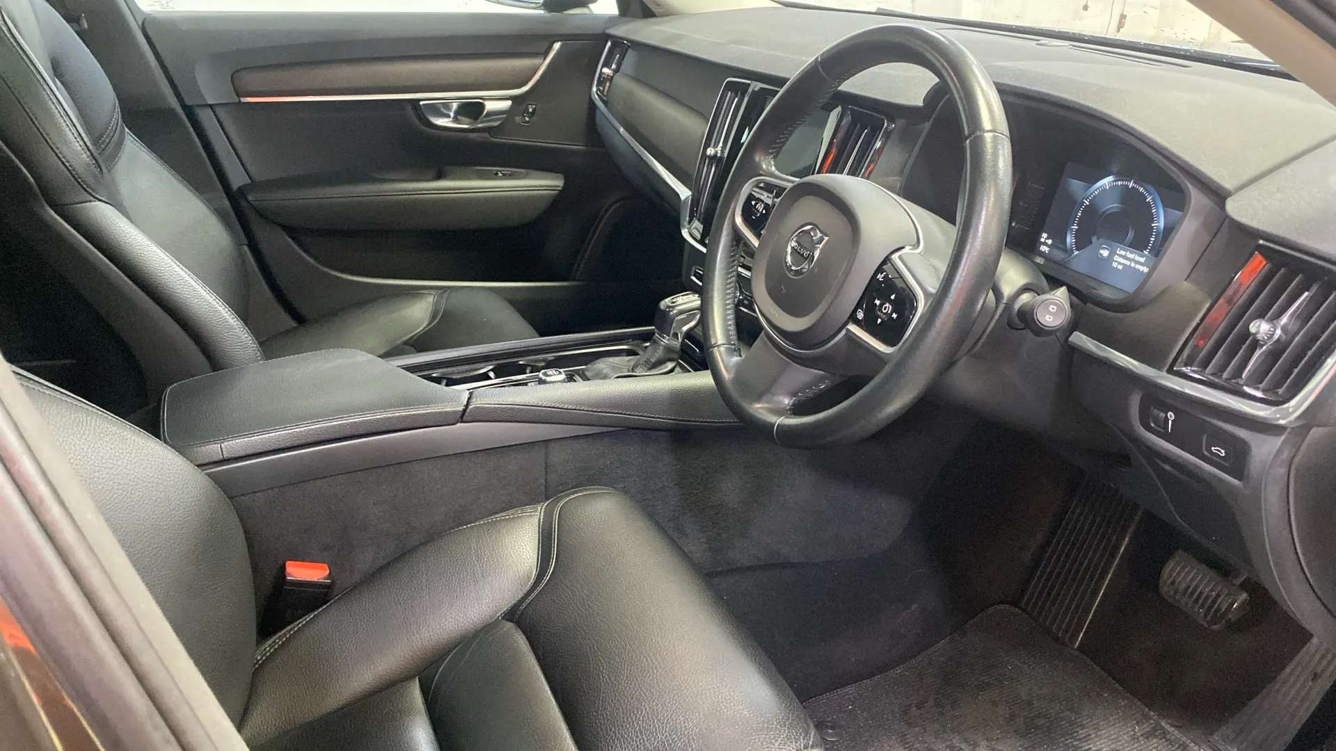 A 2018 VOLVO V90 2.0 D4 Cross Country Pro AWD Geartronic A 2018 VOLVO V90 2.0 D4 Cross Country Pro AWD Geartronic