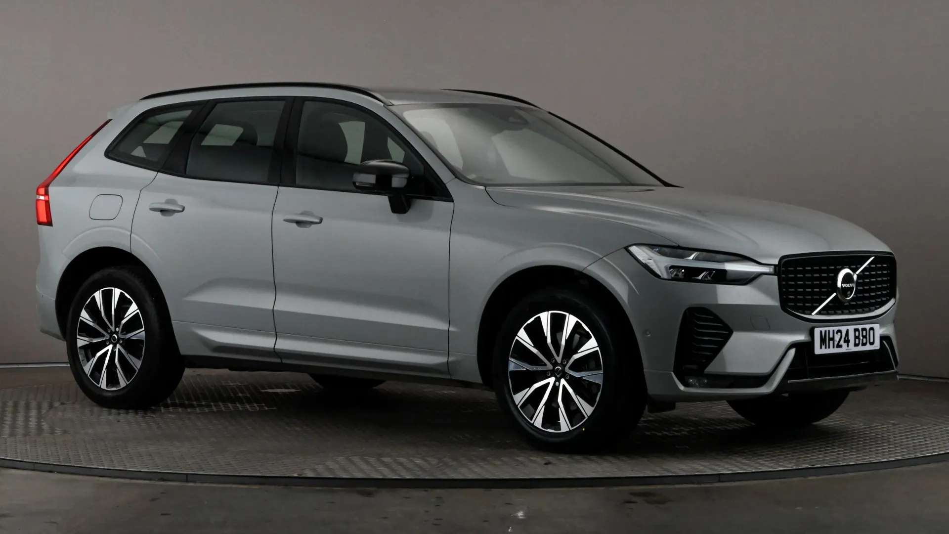 A 2024 VOLVO XC60 2.0 B5P Plus Dark AWD Geartronic A 2024 VOLVO XC60 2.0 B5P Plus Dark AWD Geartronic
