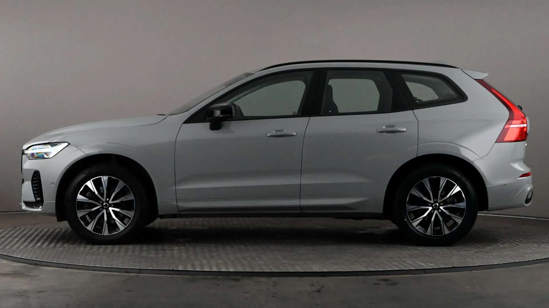 A 2024 VOLVO XC60 2.0 B5P Plus Dark AWD Geartronic A 2024 VOLVO XC60 2.0 B5P Plus Dark AWD Geartronic