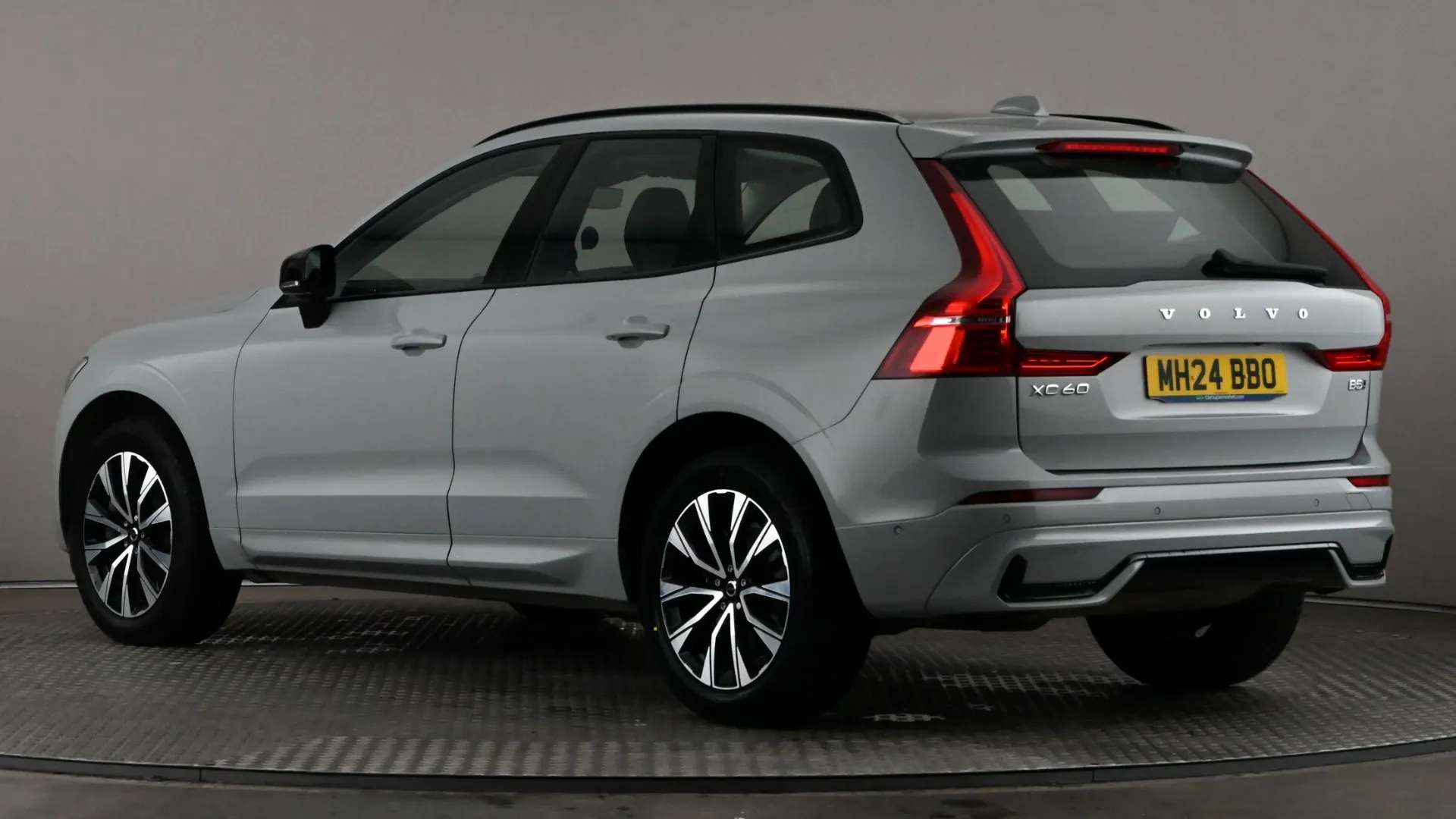 A 2024 VOLVO XC60 2.0 B5P Plus Dark AWD Geartronic A 2024 VOLVO XC60 2.0 B5P Plus Dark AWD Geartronic