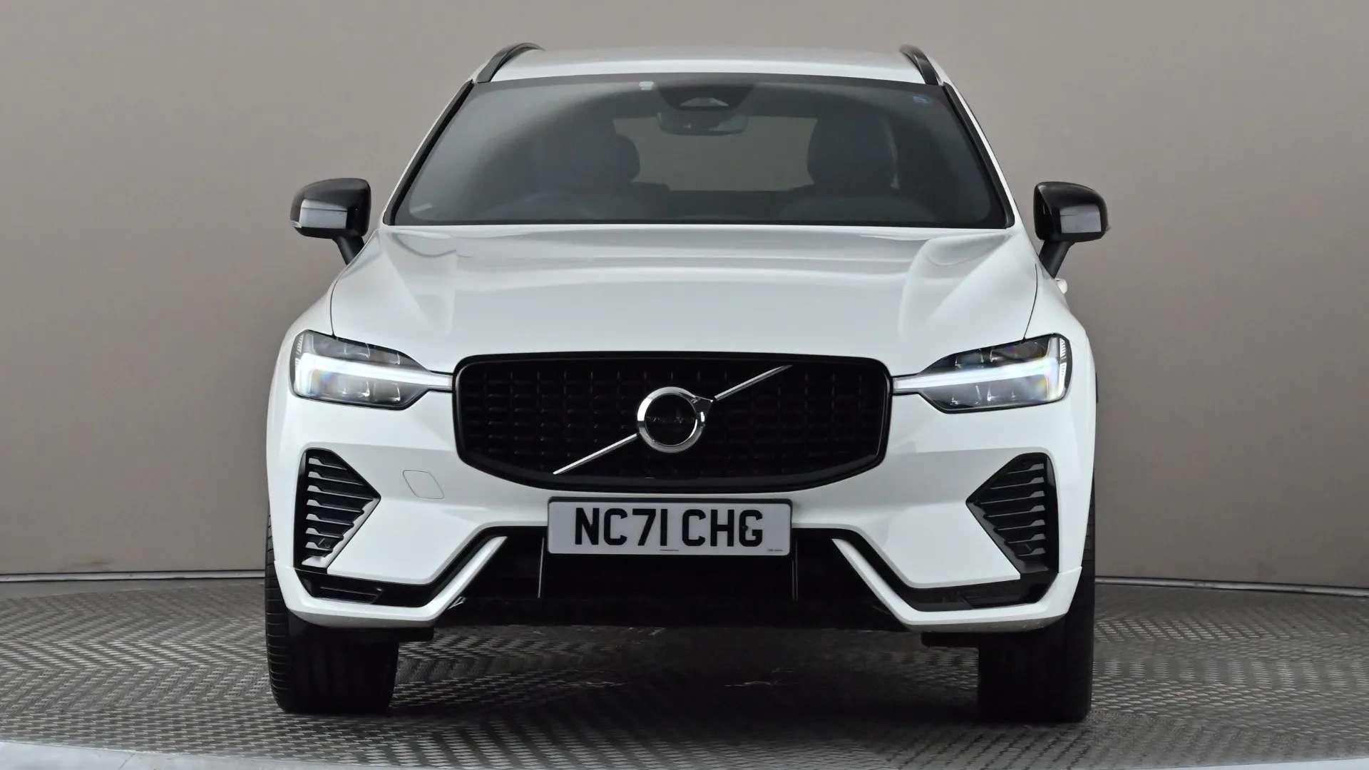 A 2022 VOLVO XC60 2.0 B4D R DESIGN AWD Geartronic A 2022 VOLVO XC60 2.0 B4D R DESIGN AWD Geartronic