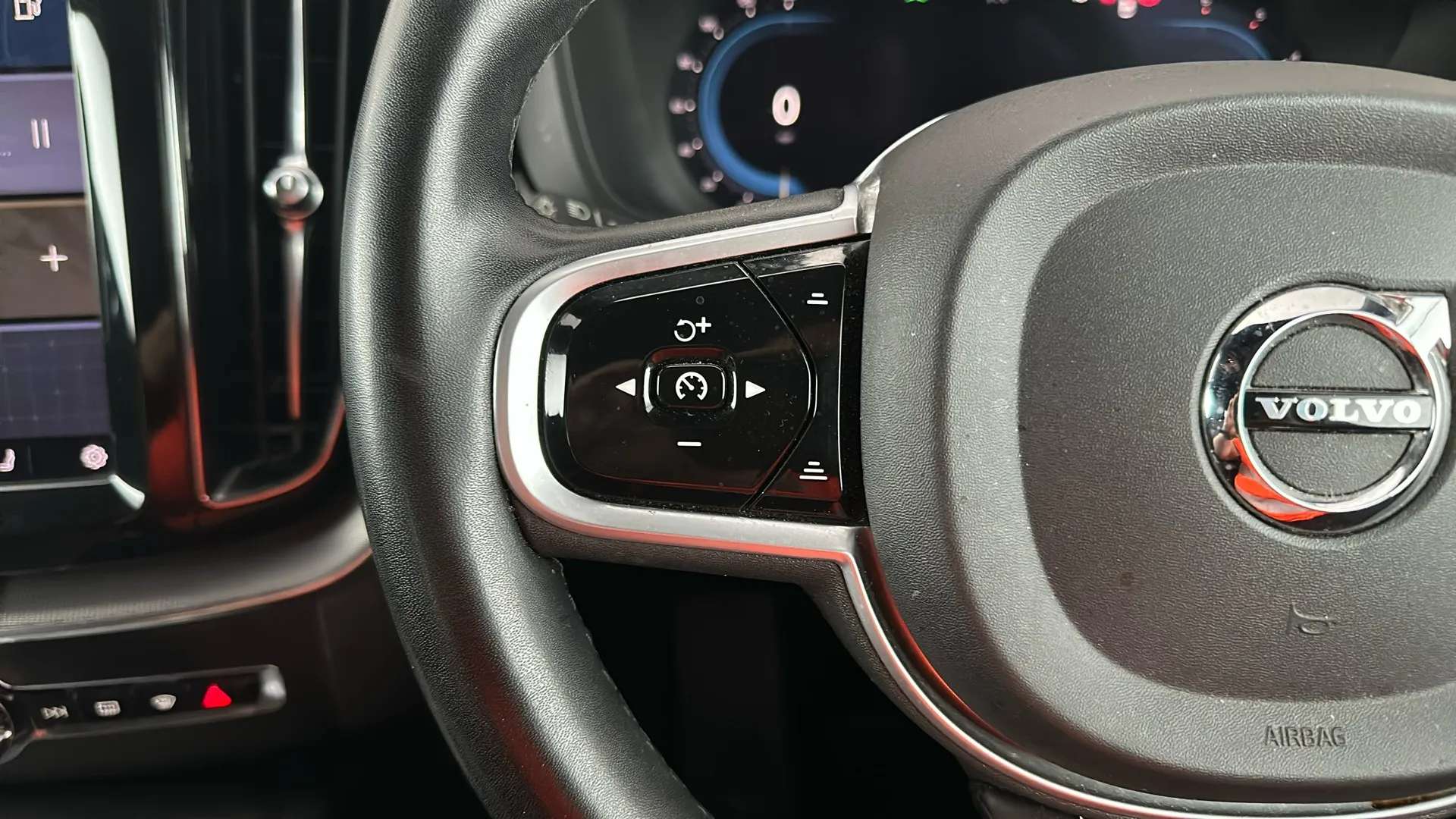 2022 VOLVO XC60 2022 VOLVO XC60
