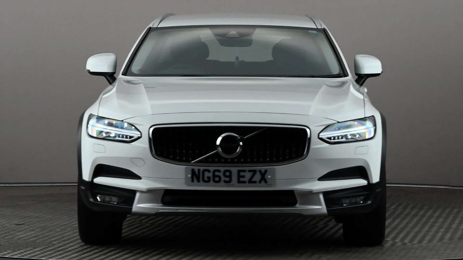 A 2020 VOLVO V90 2.0 D4 Cross Country Plus AWD Geartronic A 2020 VOLVO V90 2.0 D4 Cross Country Plus AWD Geartronic