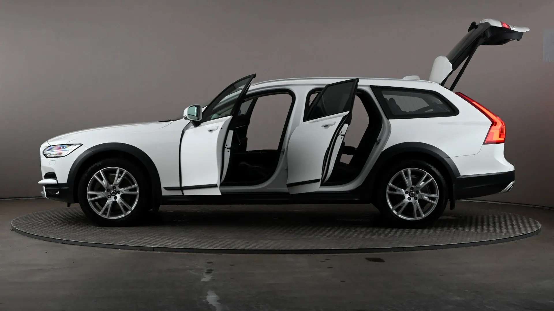 2020 VOLVO V90 2020 VOLVO V90
