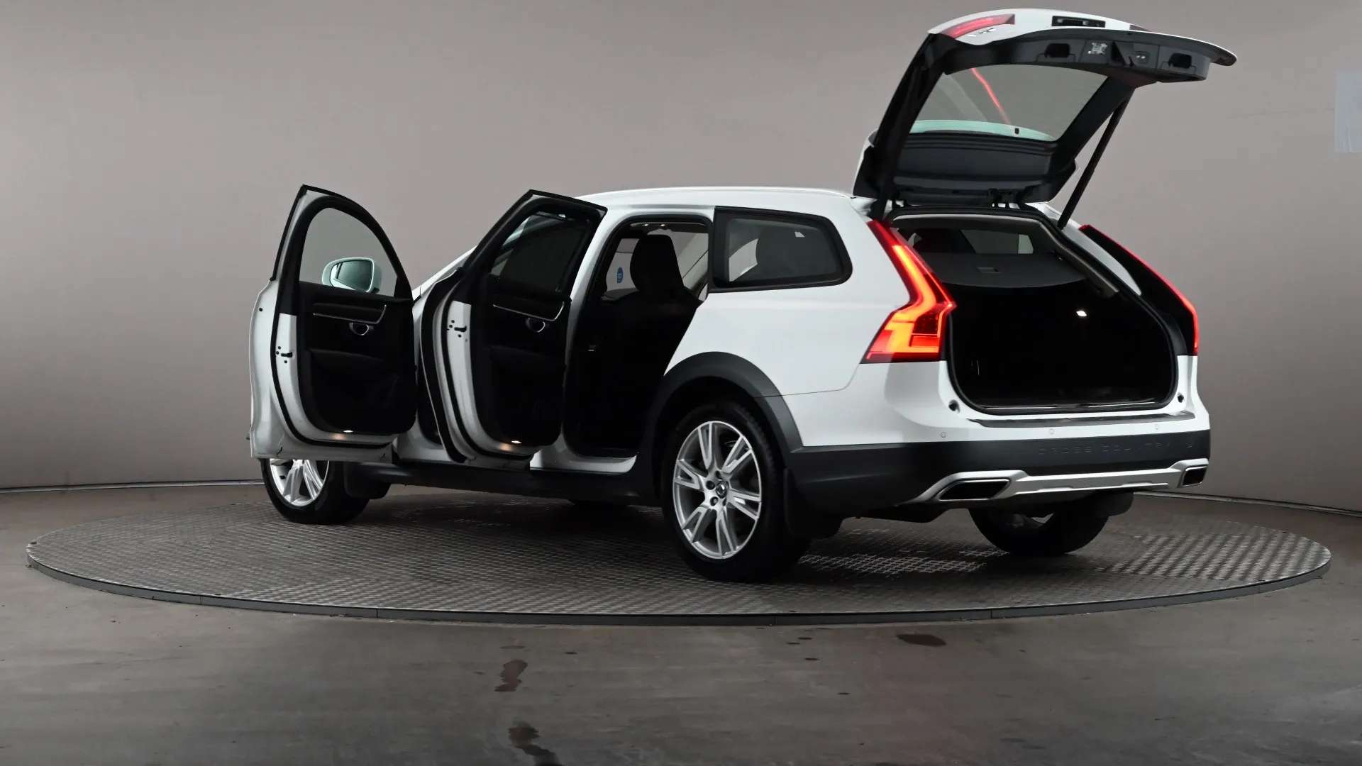 2020 VOLVO V90 2020 VOLVO V90