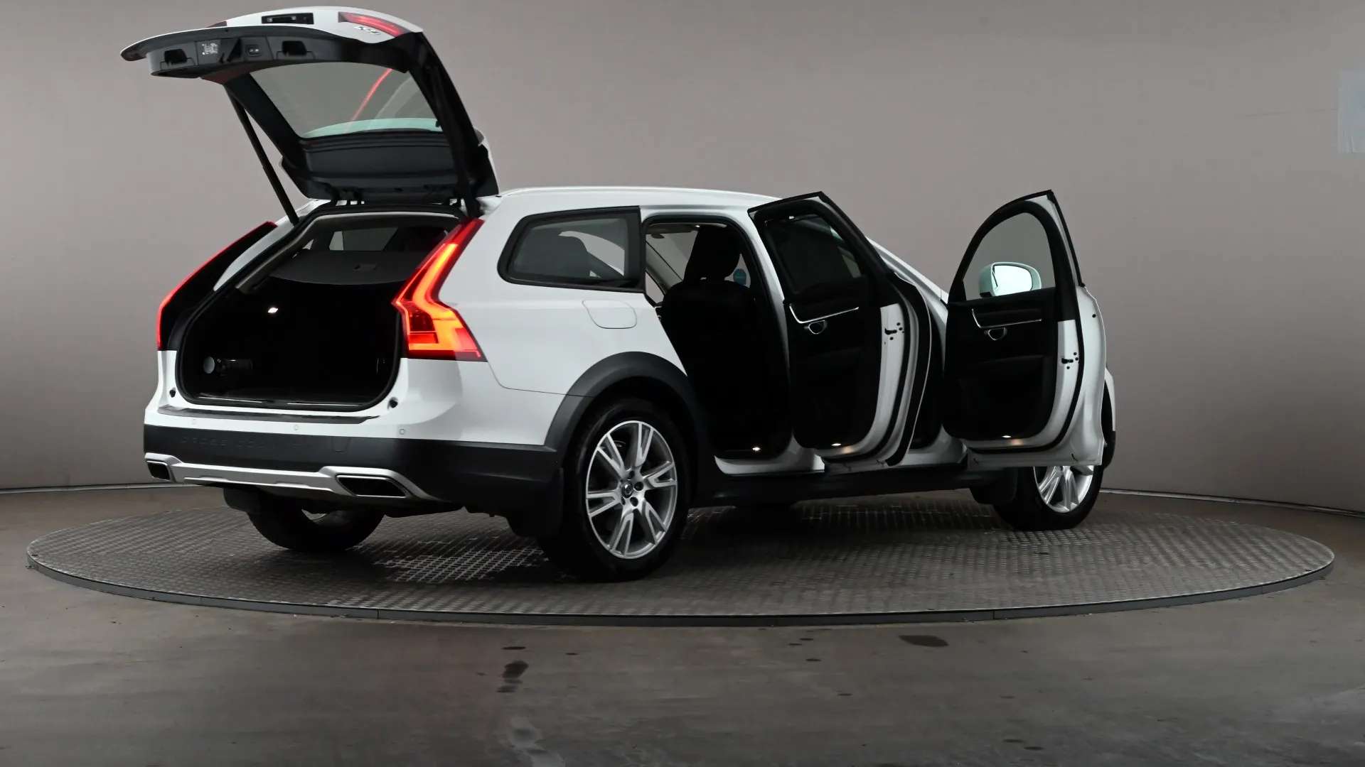 2020 VOLVO V90 2020 VOLVO V90