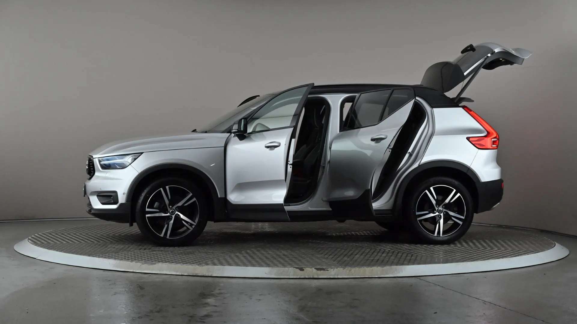 2018 VOLVO XC40 2018 VOLVO XC40