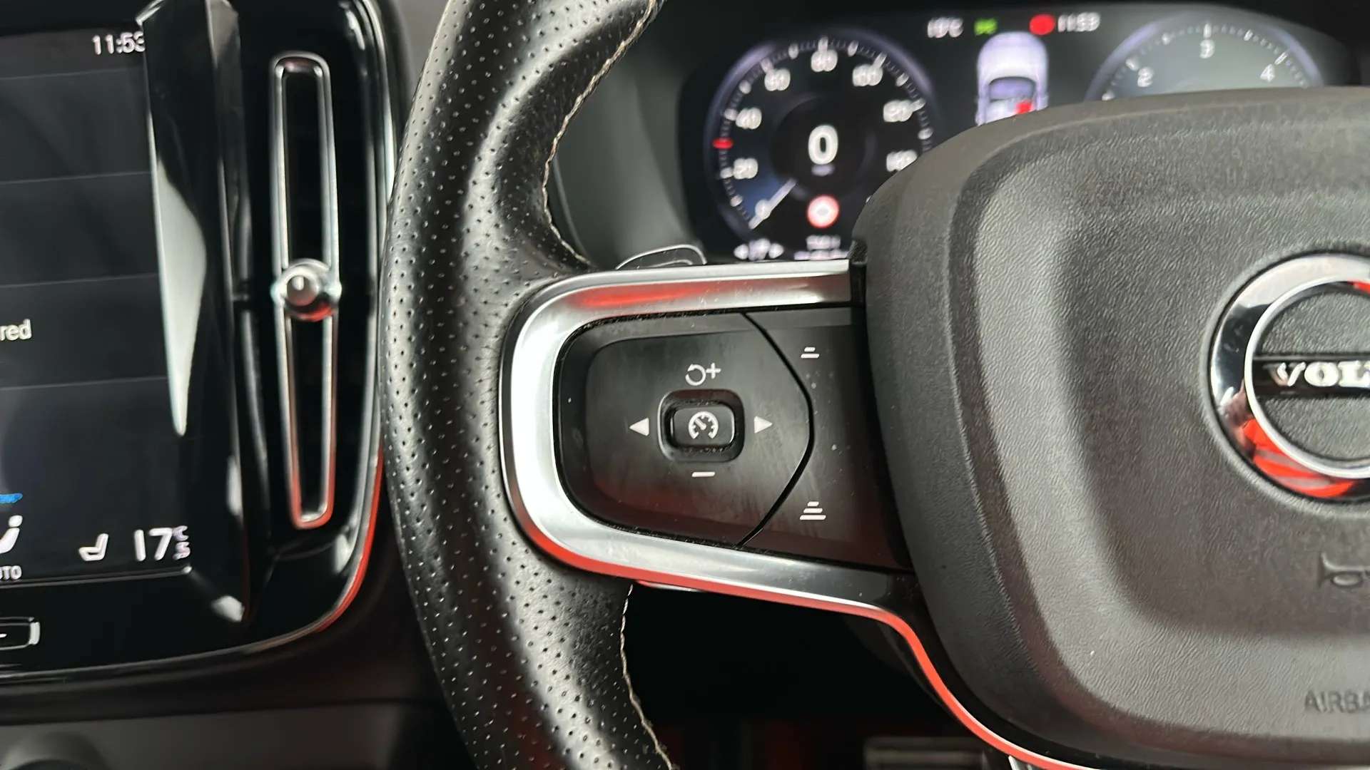2018 VOLVO XC40 2018 VOLVO XC40