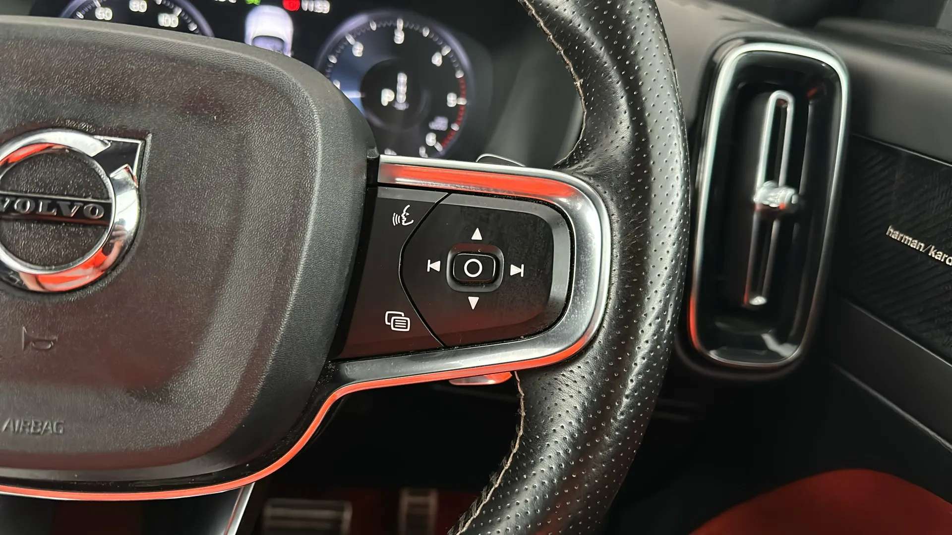 2018 VOLVO XC40 2018 VOLVO XC40