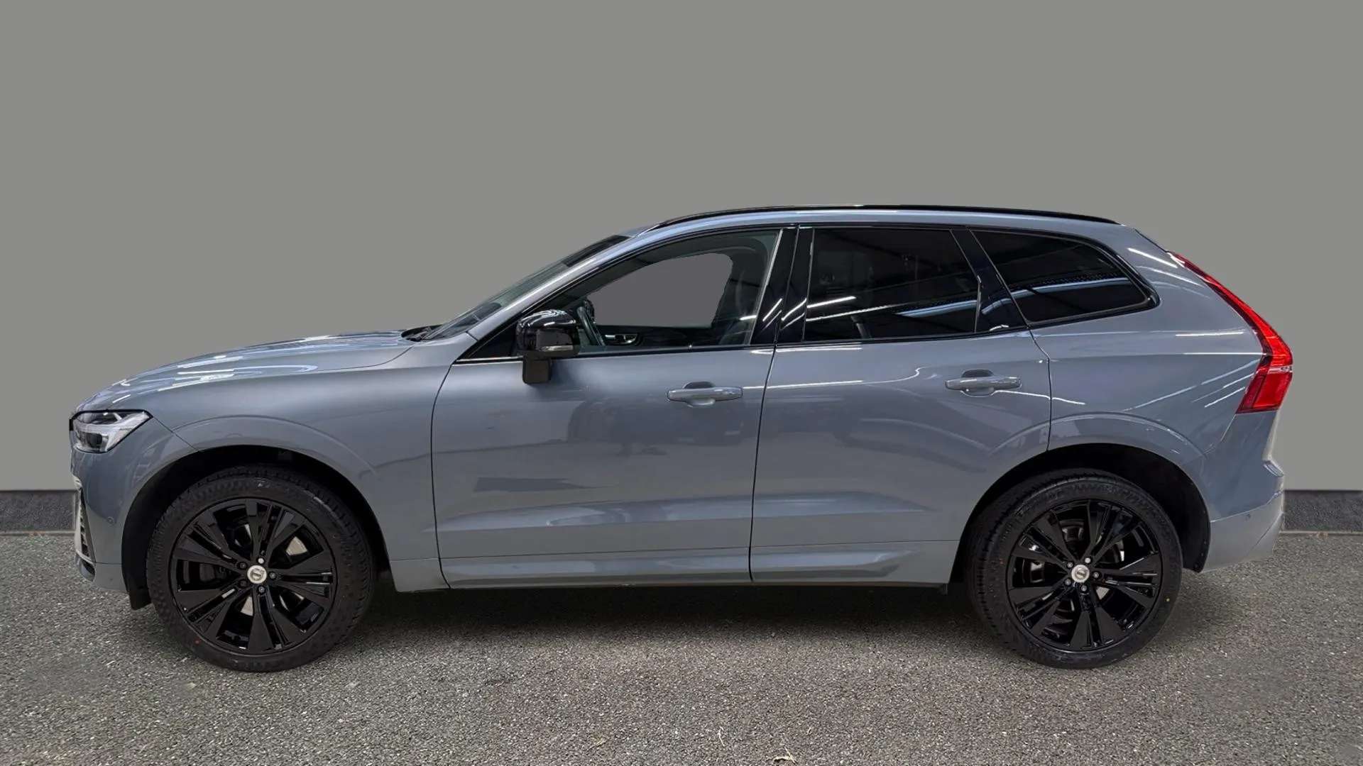 A 2022 VOLVO XC60 2.0 B5P Ultimate Dark AWD Geartronic A 2022 VOLVO XC60 2.0 B5P Ultimate Dark AWD Geartronic
