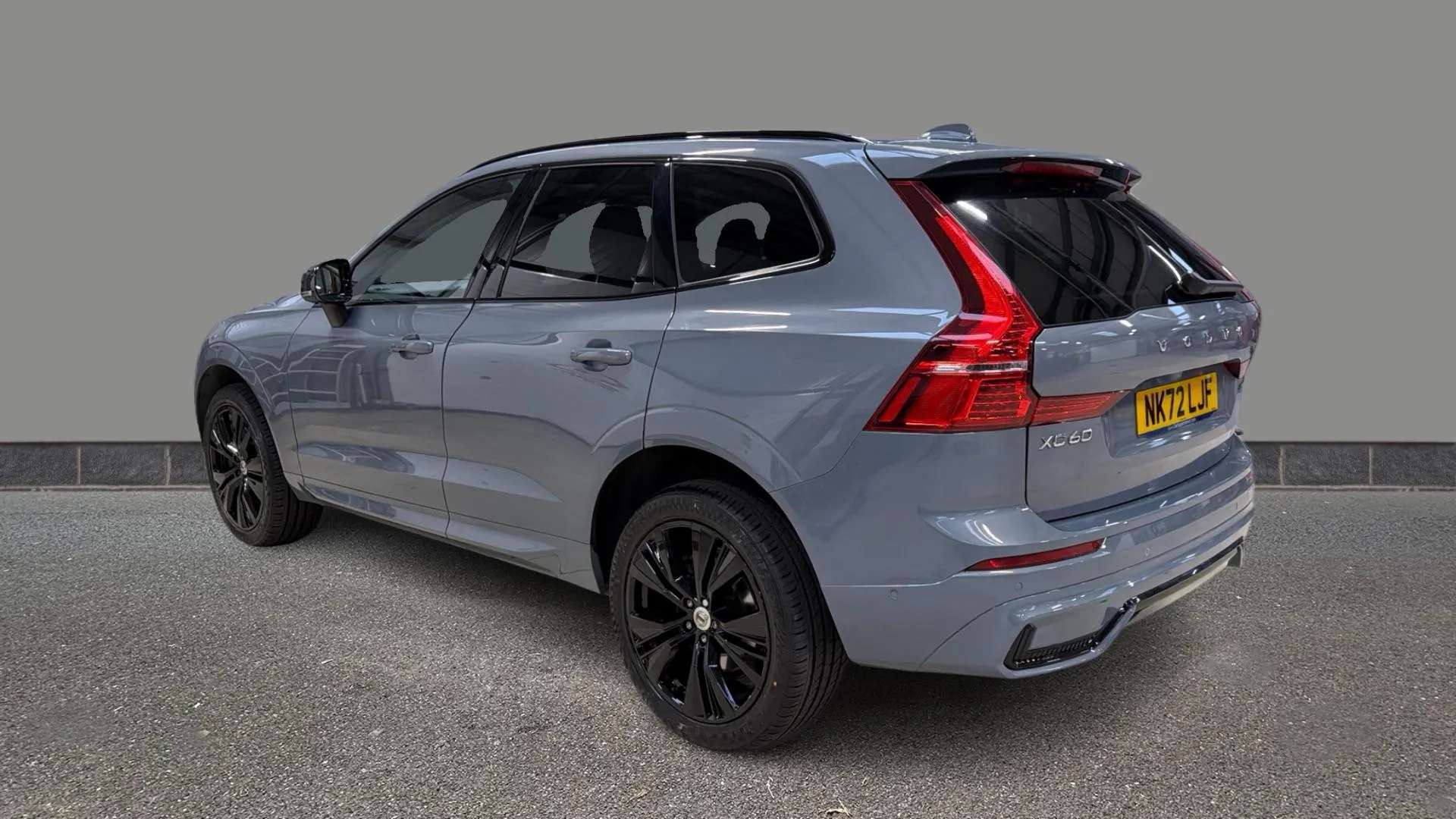 A 2022 VOLVO XC60 2.0 B5P Ultimate Dark AWD Geartronic A 2022 VOLVO XC60 2.0 B5P Ultimate Dark AWD Geartronic