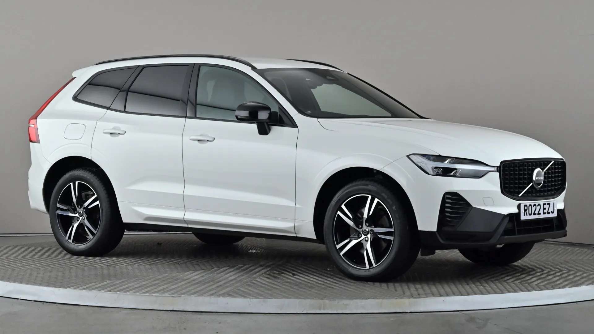 A 2022 VOLVO XC60 2.0 B4D R DESIGN AWD Geartronic A 2022 VOLVO XC60 2.0 B4D R DESIGN AWD Geartronic