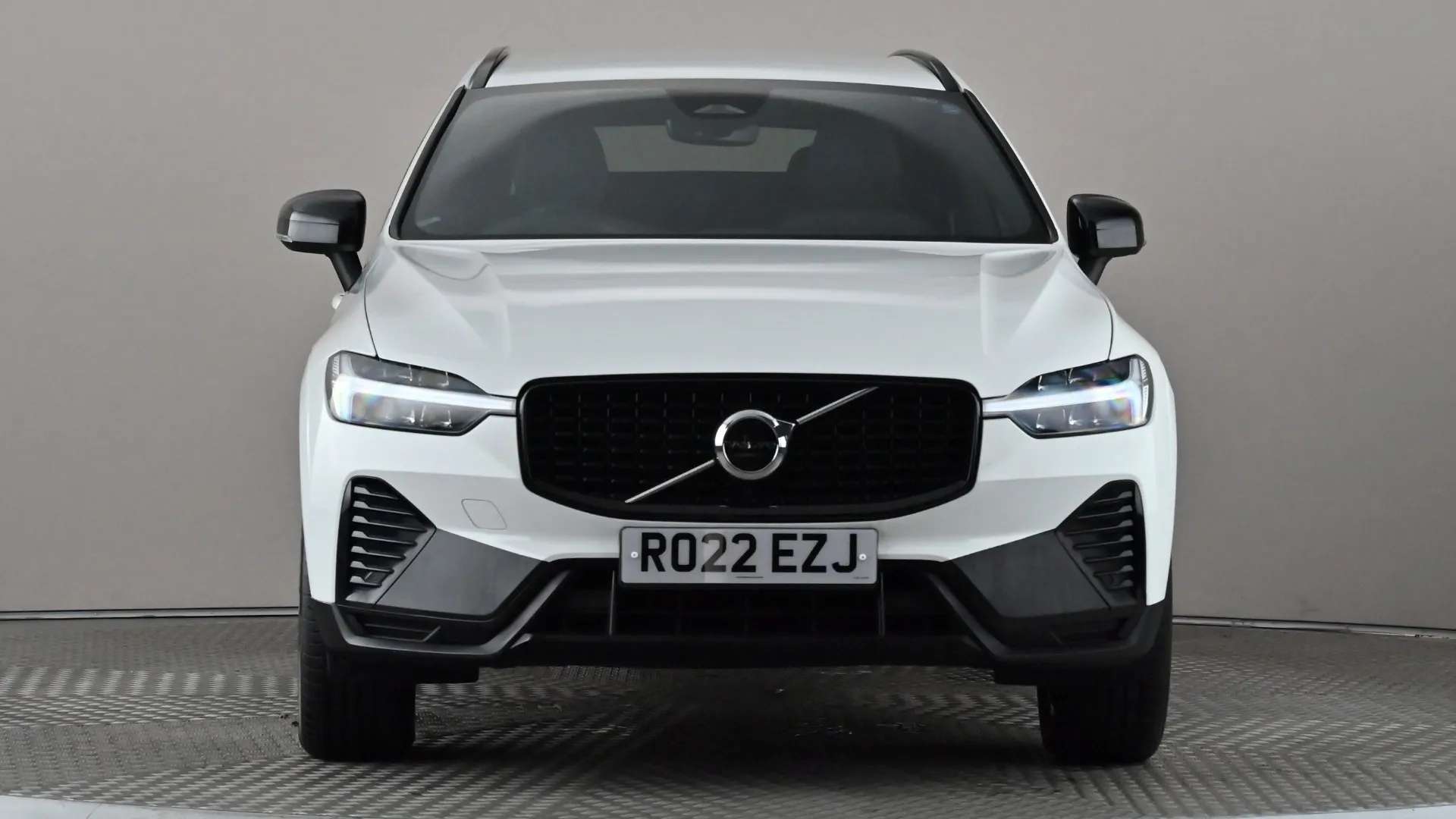 A 2022 VOLVO XC60 2.0 B4D R DESIGN AWD Geartronic A 2022 VOLVO XC60 2.0 B4D R DESIGN AWD Geartronic