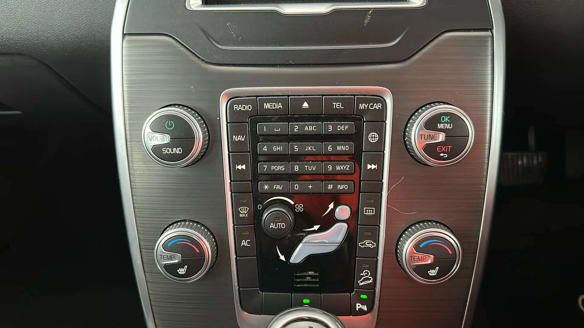 2016 VOLVO XC70 2016 VOLVO XC70