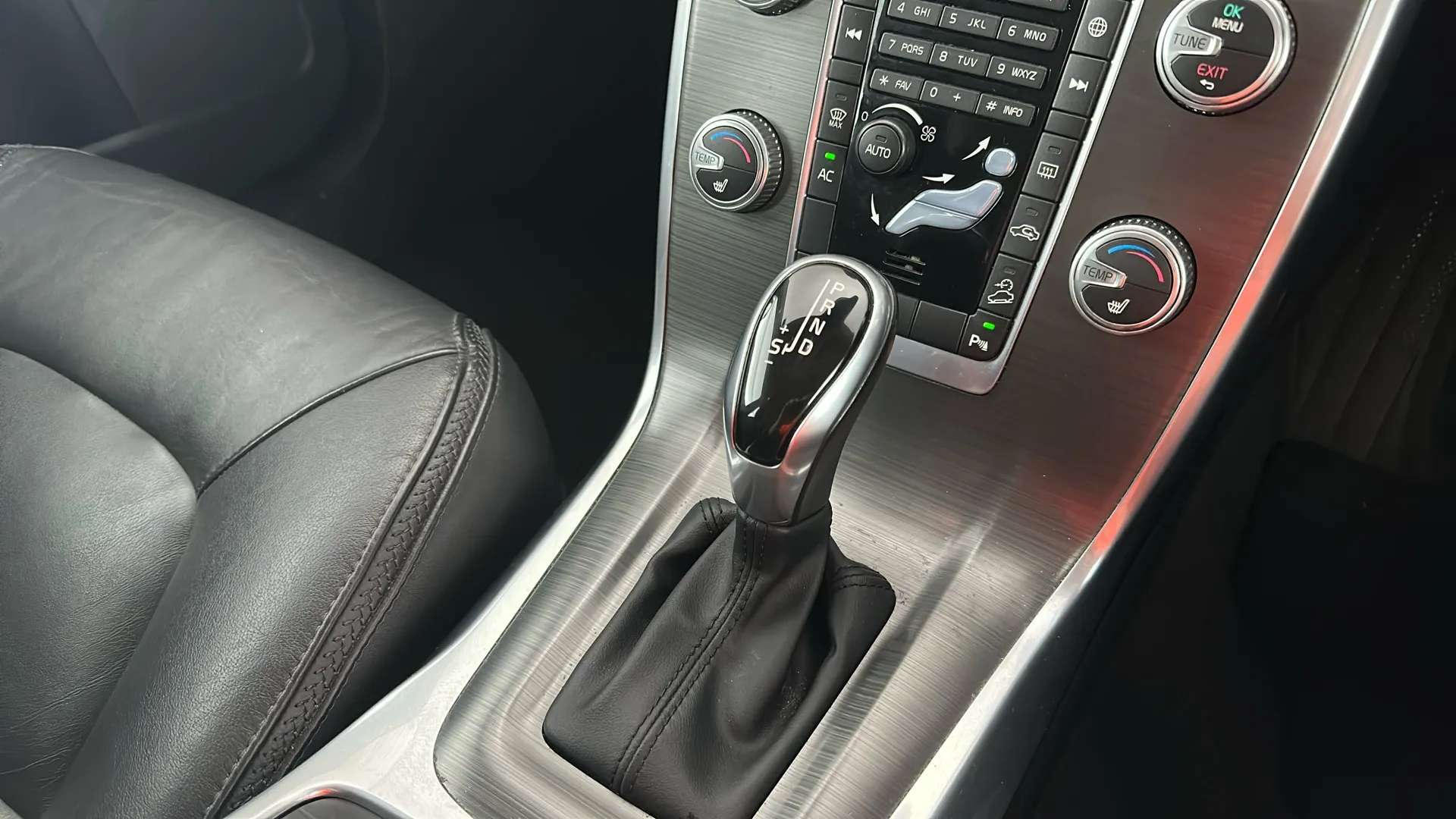 2016 VOLVO XC70 2016 VOLVO XC70