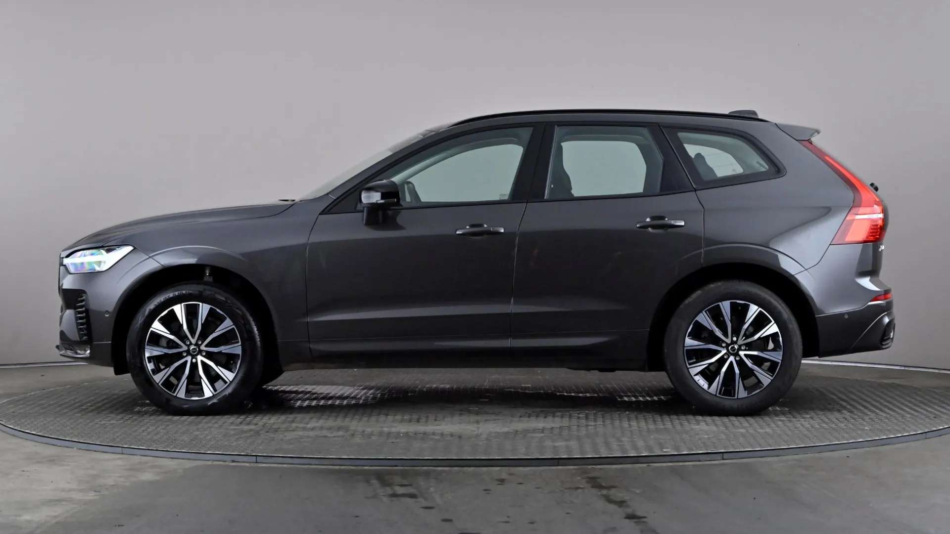 A 2024 VOLVO XC60 2.0 B5P Plus Dark AWD Geartronic A 2024 VOLVO XC60 2.0 B5P Plus Dark AWD Geartronic