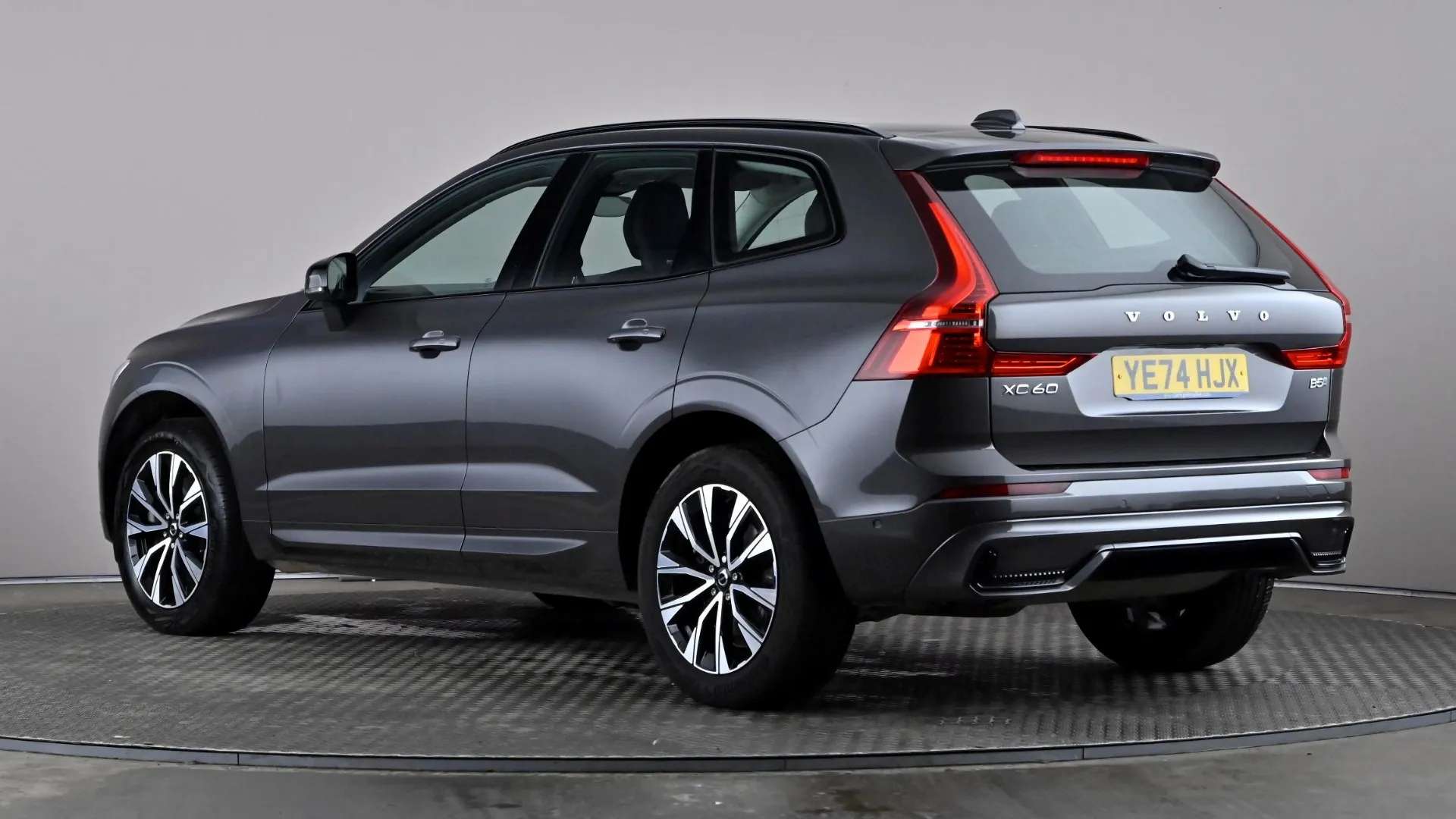 A 2024 VOLVO XC60 2.0 B5P Plus Dark AWD Geartronic A 2024 VOLVO XC60 2.0 B5P Plus Dark AWD Geartronic