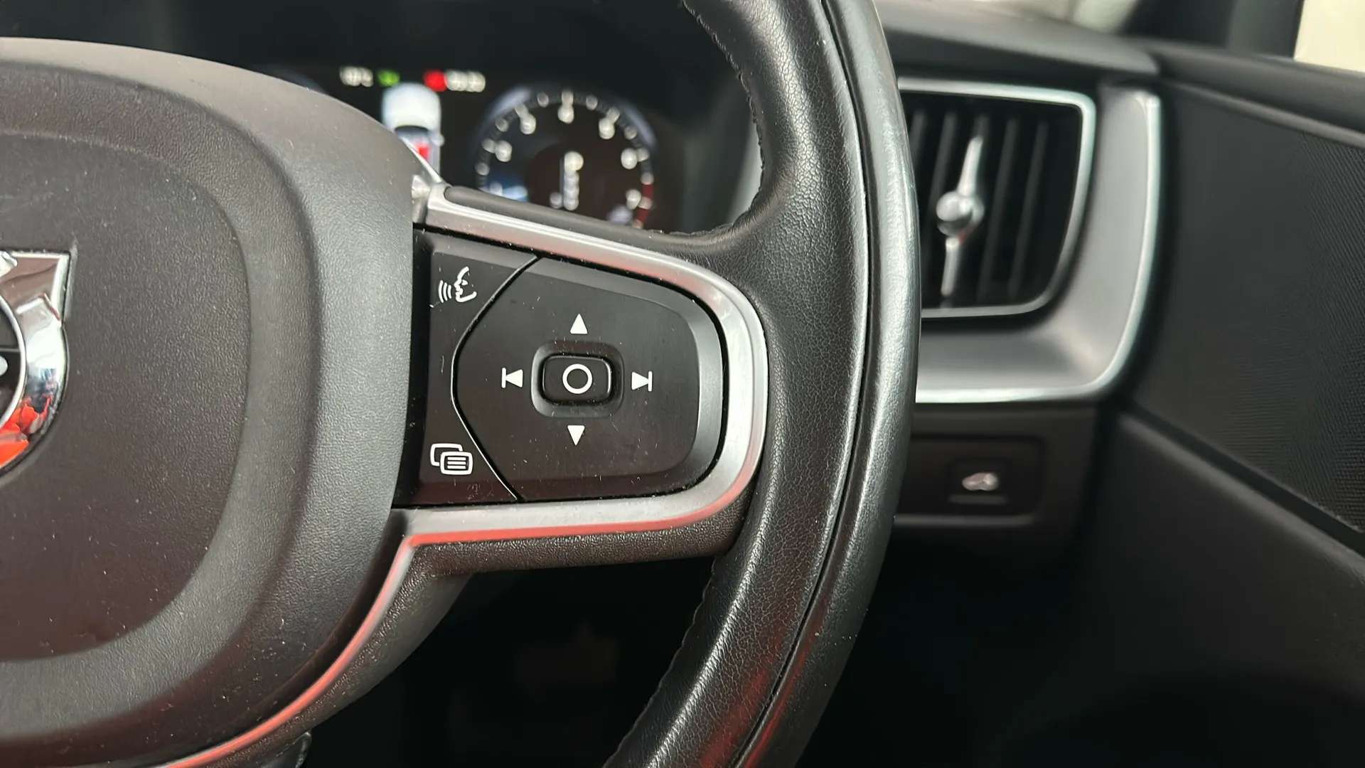 2019 VOLVO XC60 2019 VOLVO XC60