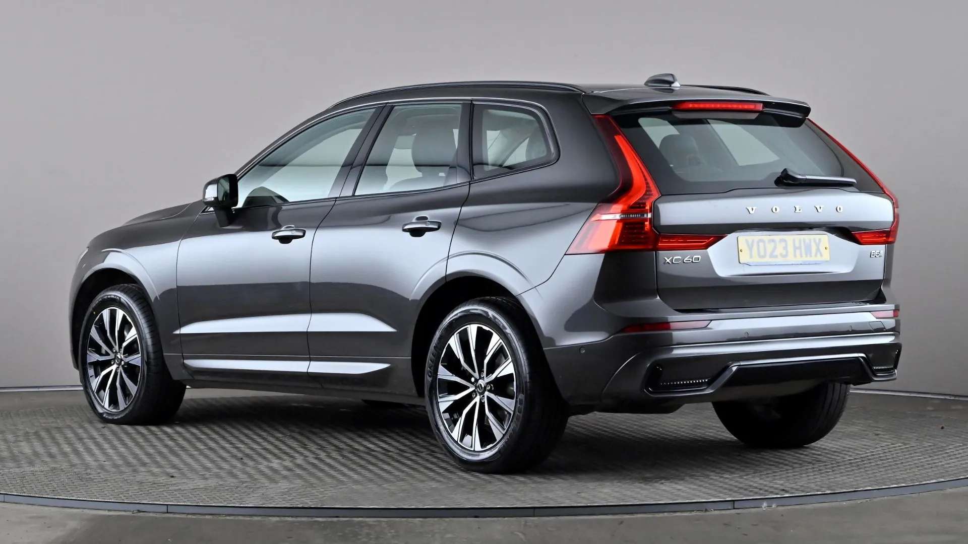 A 2023 VOLVO XC60 2.0 B5P Plus Dark AWD Geartronic A 2023 VOLVO XC60 2.0 B5P Plus Dark AWD Geartronic