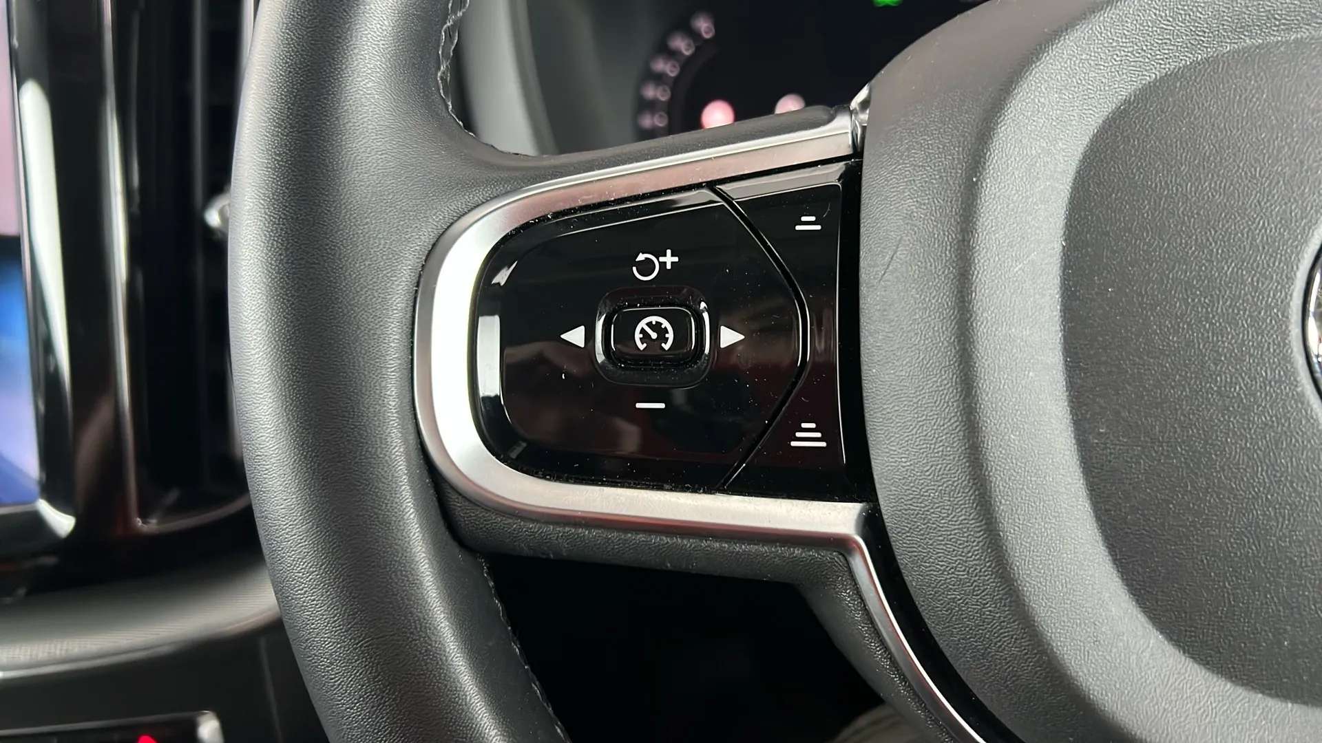 2023 VOLVO XC60 2023 VOLVO XC60