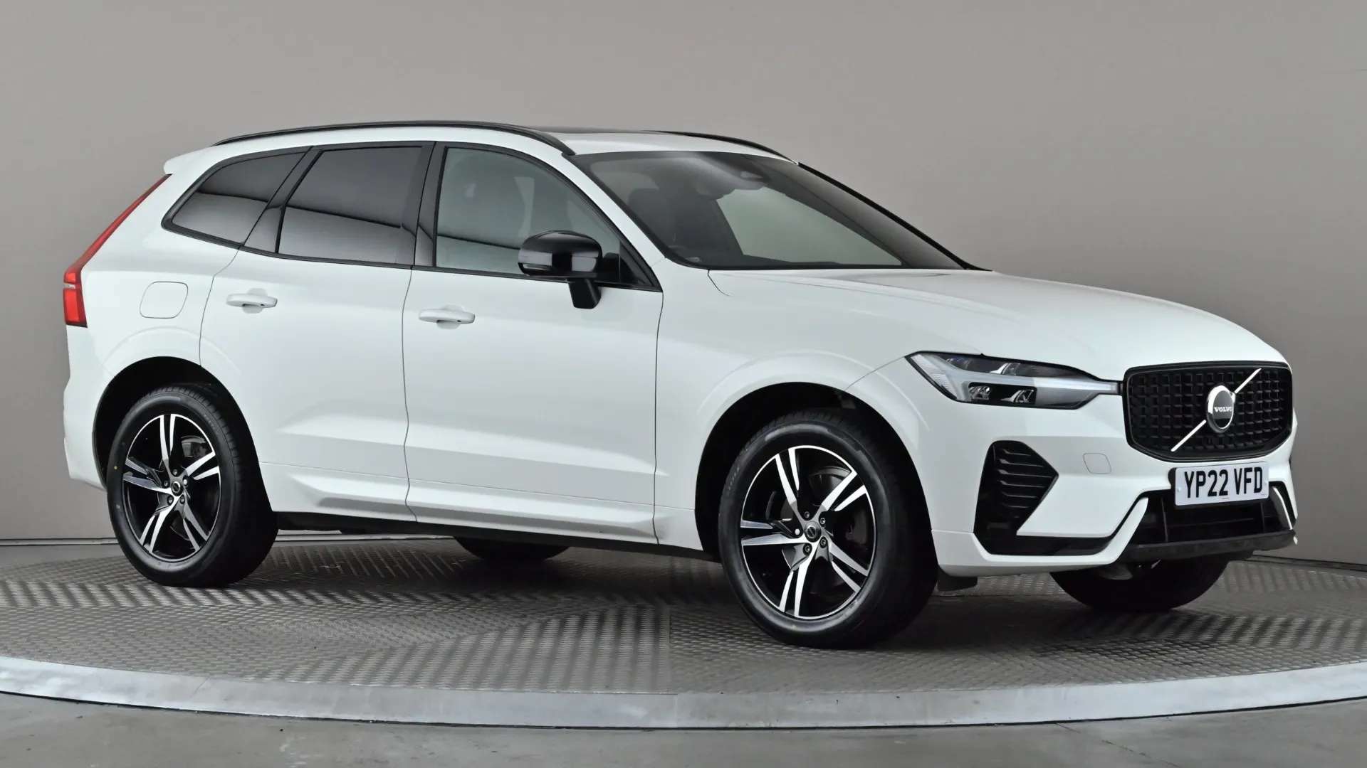A 2022 VOLVO XC60 2.0 B4D R DESIGN AWD Geartronic A 2022 VOLVO XC60 2.0 B4D R DESIGN AWD Geartronic
