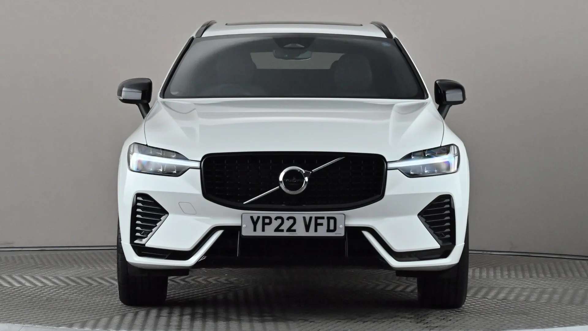 A 2022 VOLVO XC60 2.0 B4D R DESIGN AWD Geartronic A 2022 VOLVO XC60 2.0 B4D R DESIGN AWD Geartronic