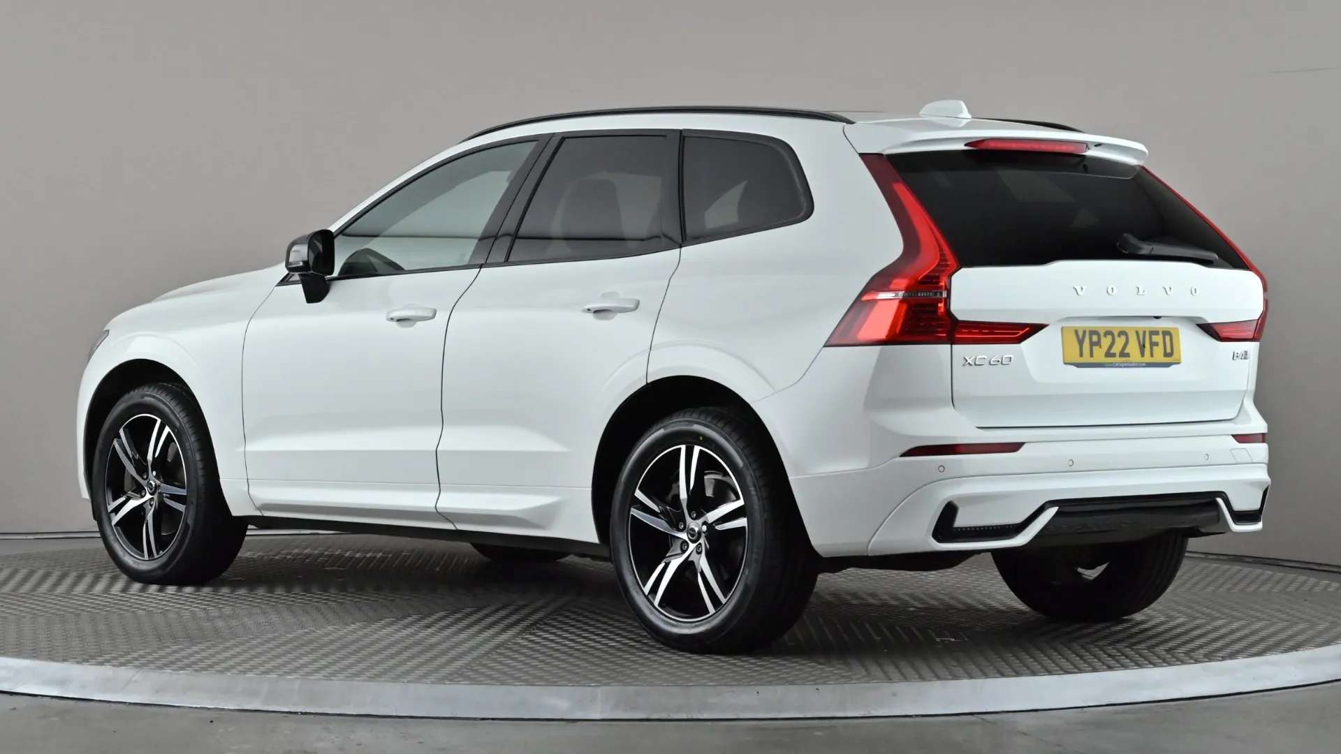 A 2022 VOLVO XC60 2.0 B4D R DESIGN AWD Geartronic A 2022 VOLVO XC60 2.0 B4D R DESIGN AWD Geartronic