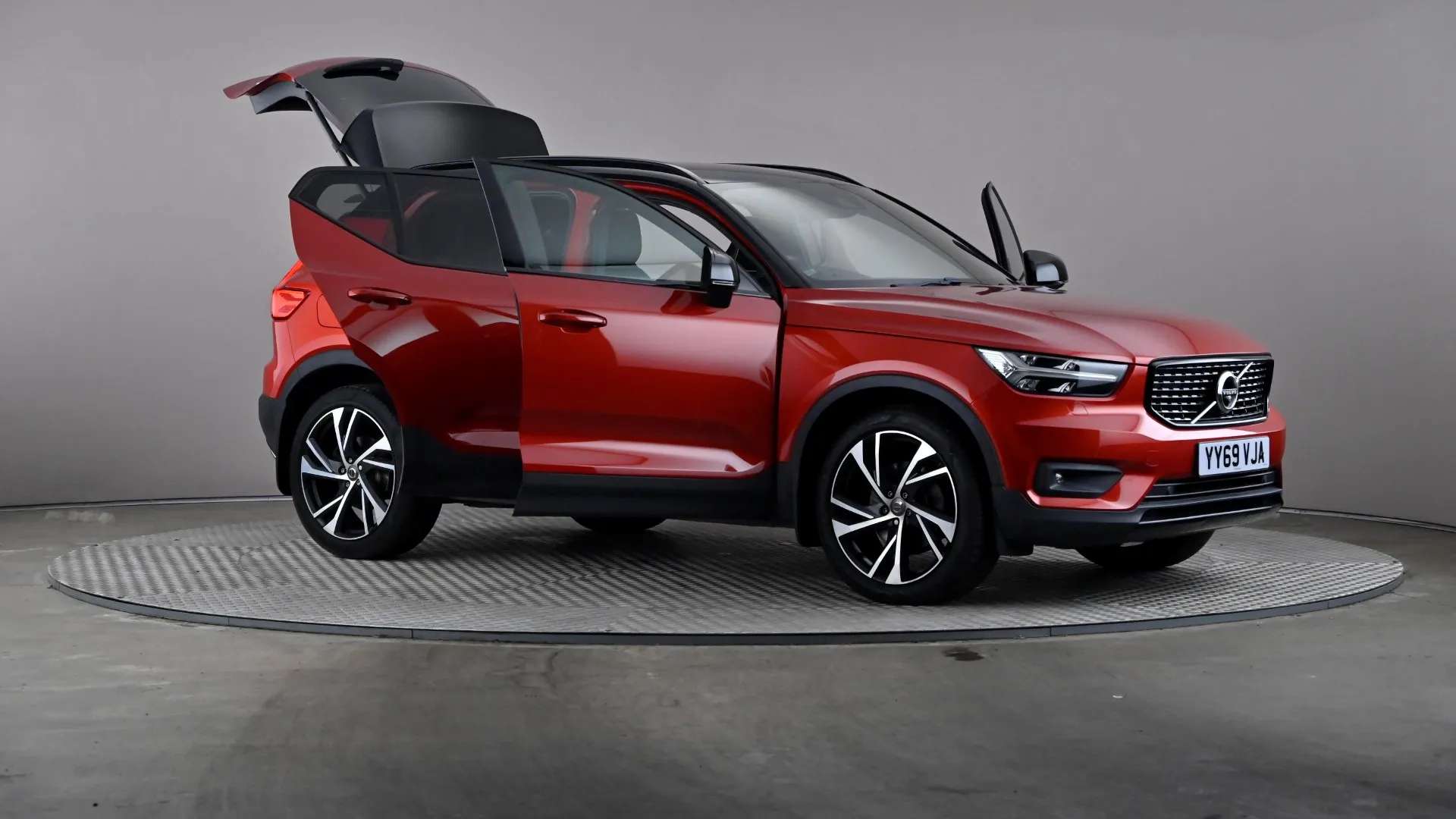 2020 VOLVO XC40 2020 VOLVO XC40