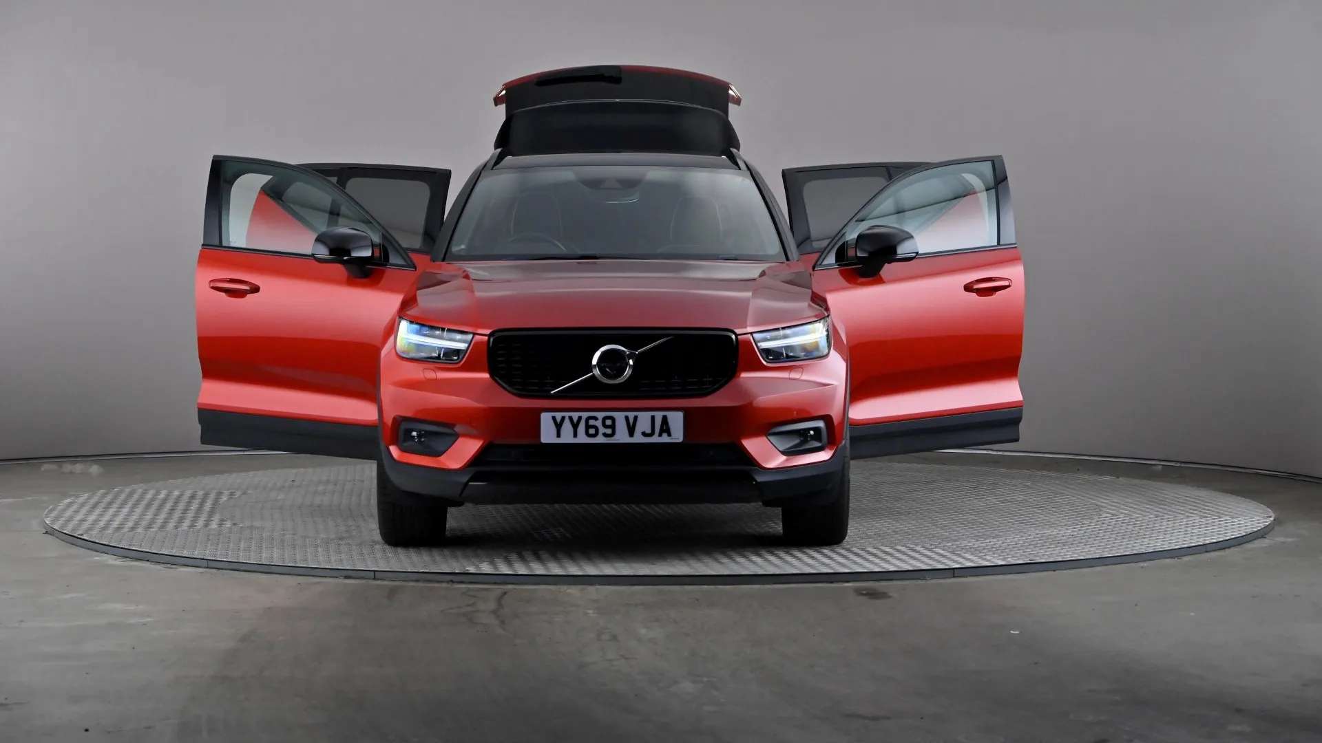 2020 VOLVO XC40 2020 VOLVO XC40